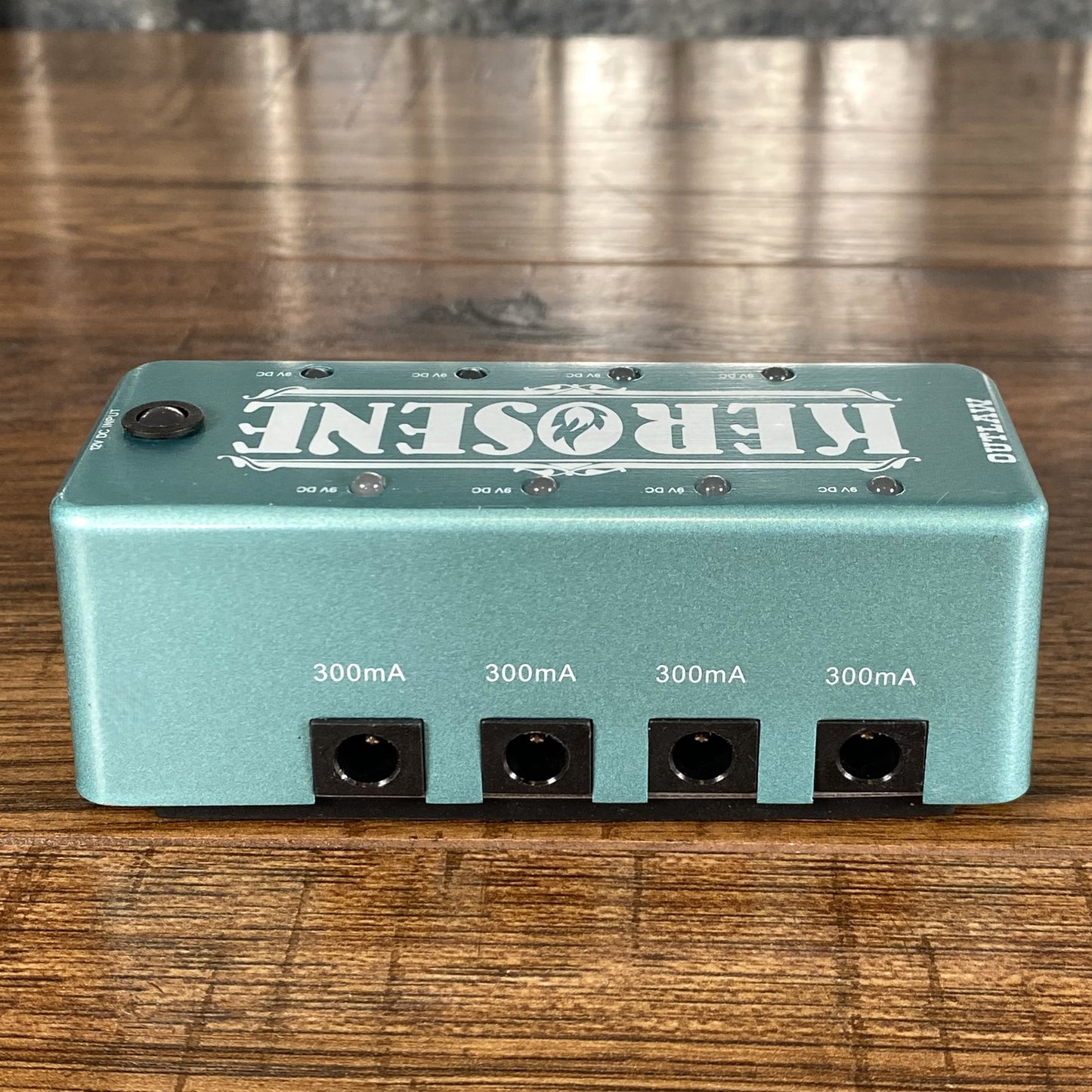 Outlaw Effects Kerosene Mini Pedalboard Power Supply & Cables Guitar Effect Pedal