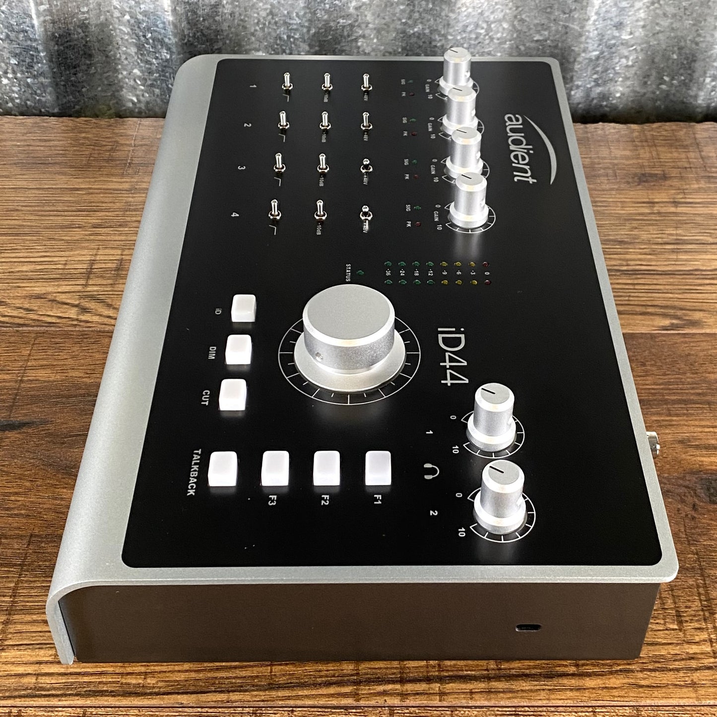 Audient ID44 20 In 24 Out Recording Audio Interface