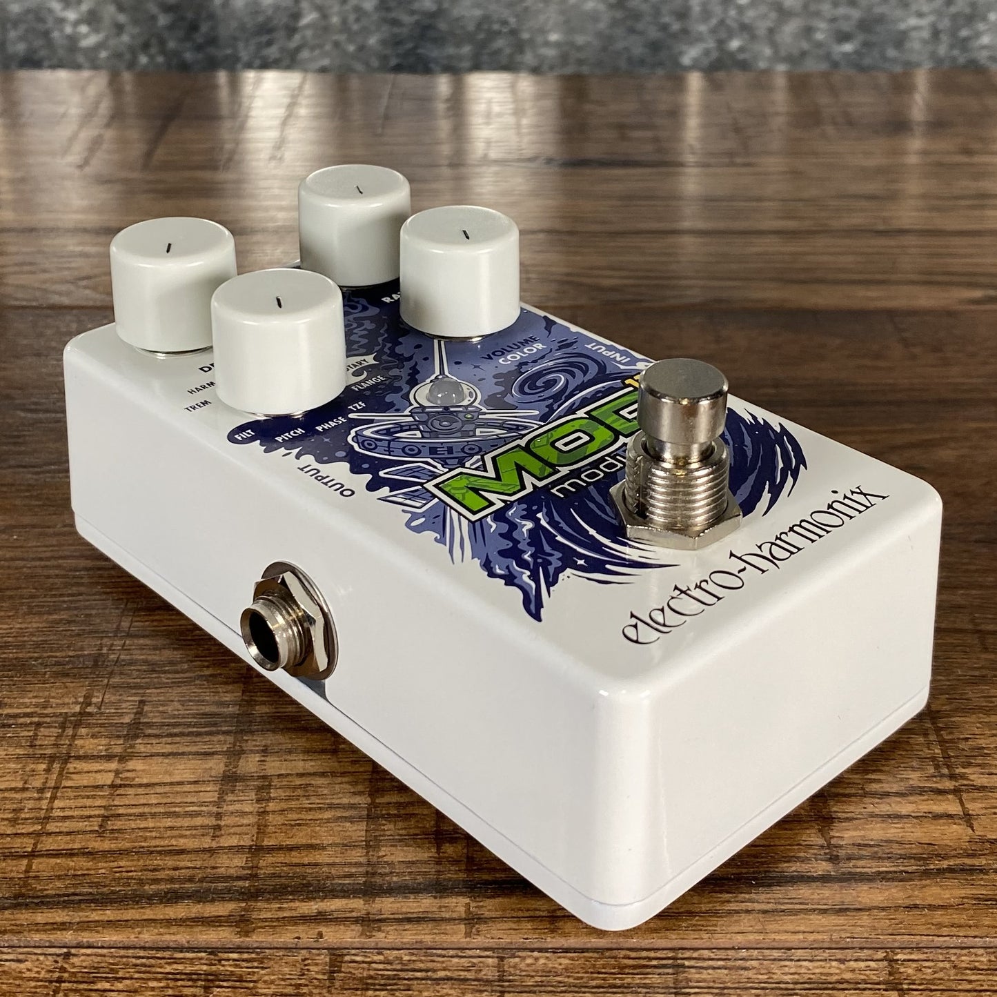 Electro-Harmonix EHX Mod 11 Modulator Tremolo Flanger Chorus Rotory Phaser Pitch Guitar Effect Pedal
