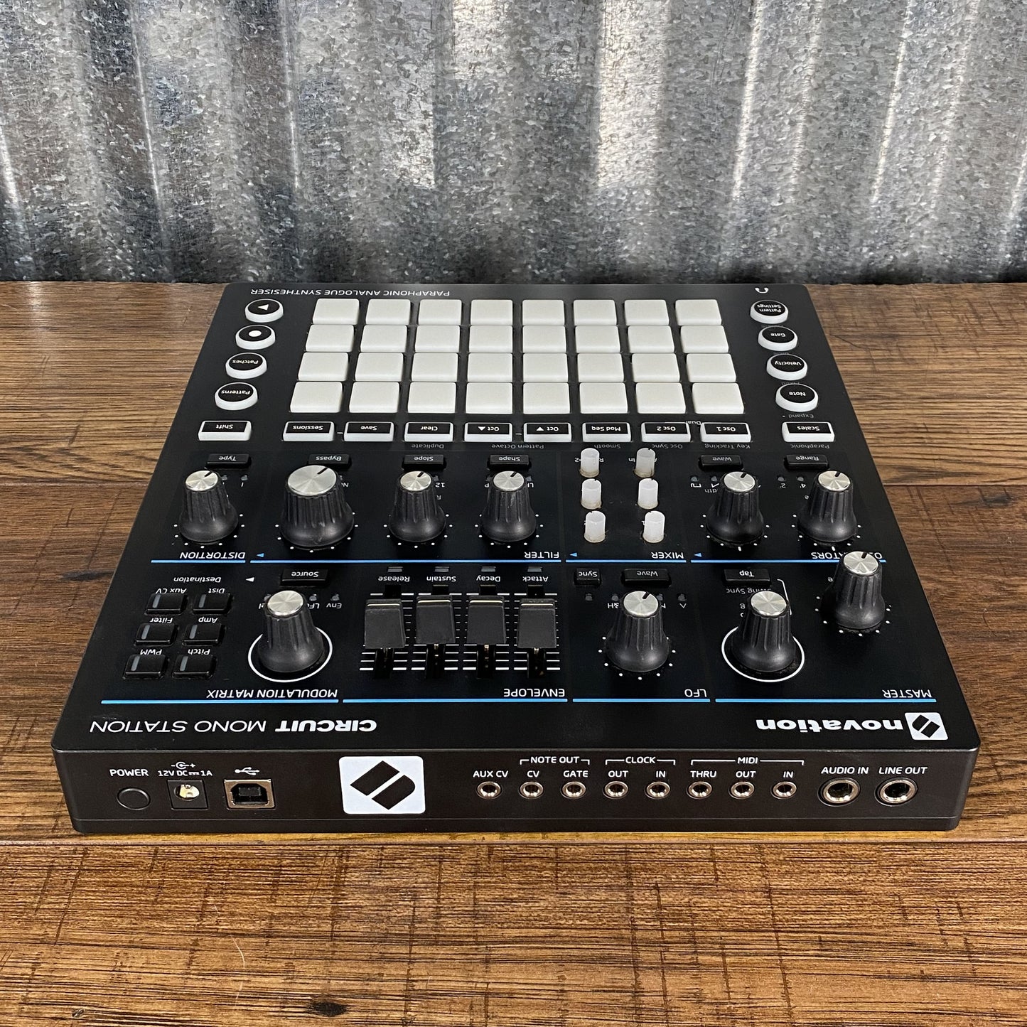Novation Circuit Mono Station Paraphonic Analogue Synthesizer Sequencer Used