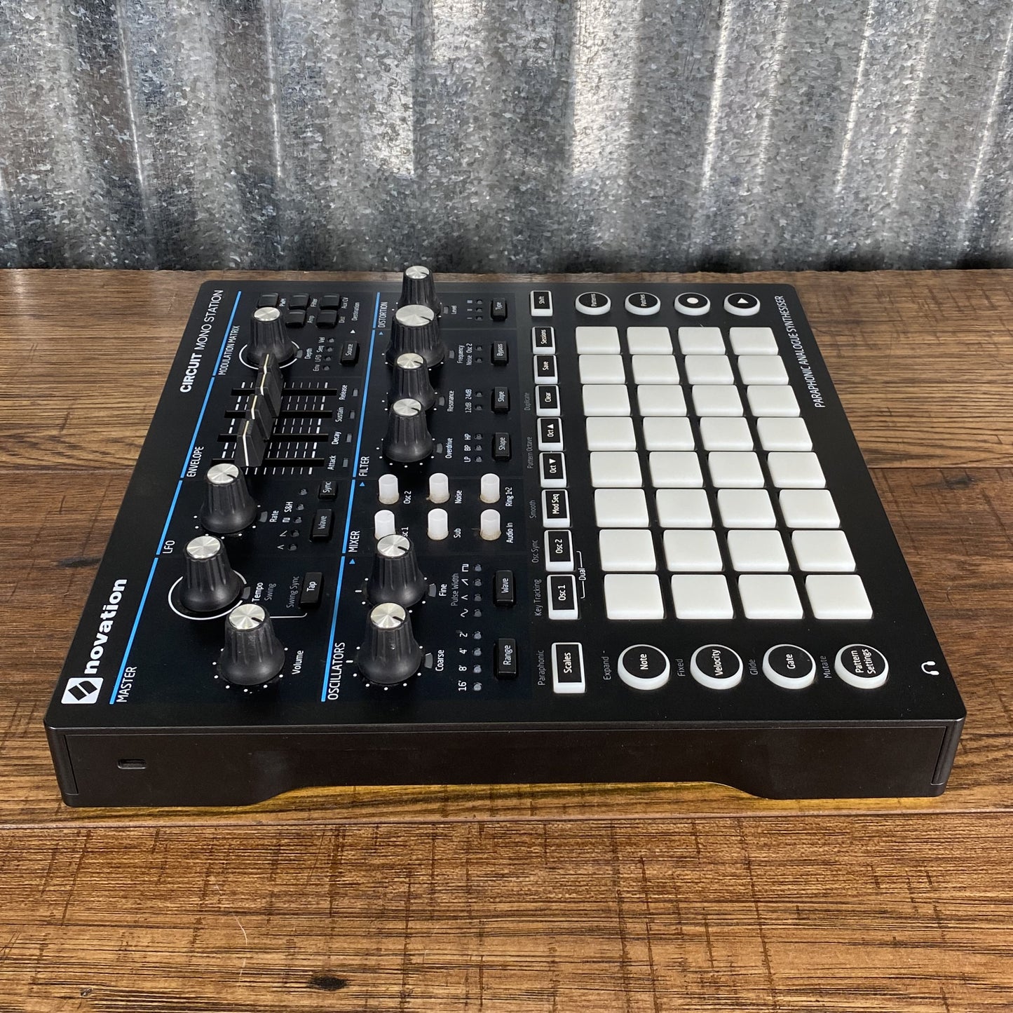 Novation Circuit Mono Station Paraphonic Analogue Synthesizer Sequencer Used