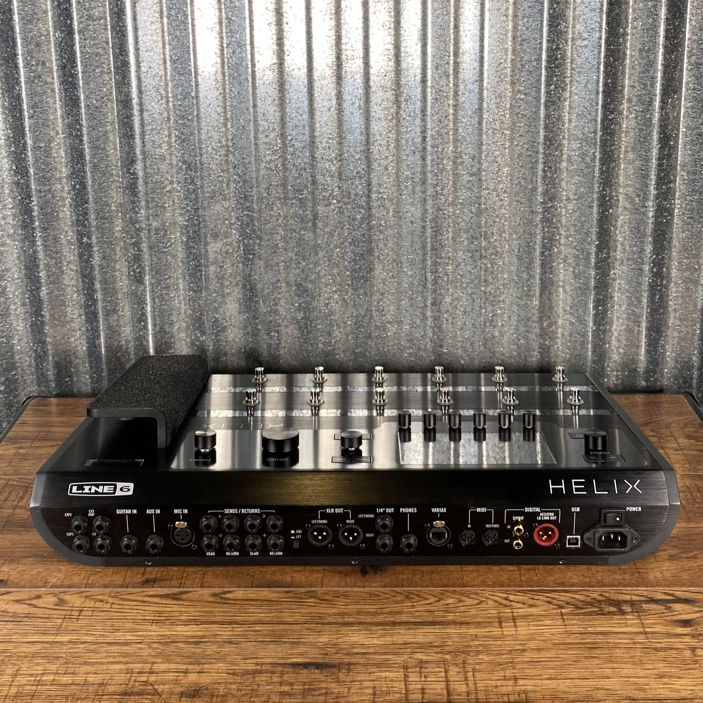 Line 6 Helix Floor Guitar & Bass Multi Effect Pedal Used