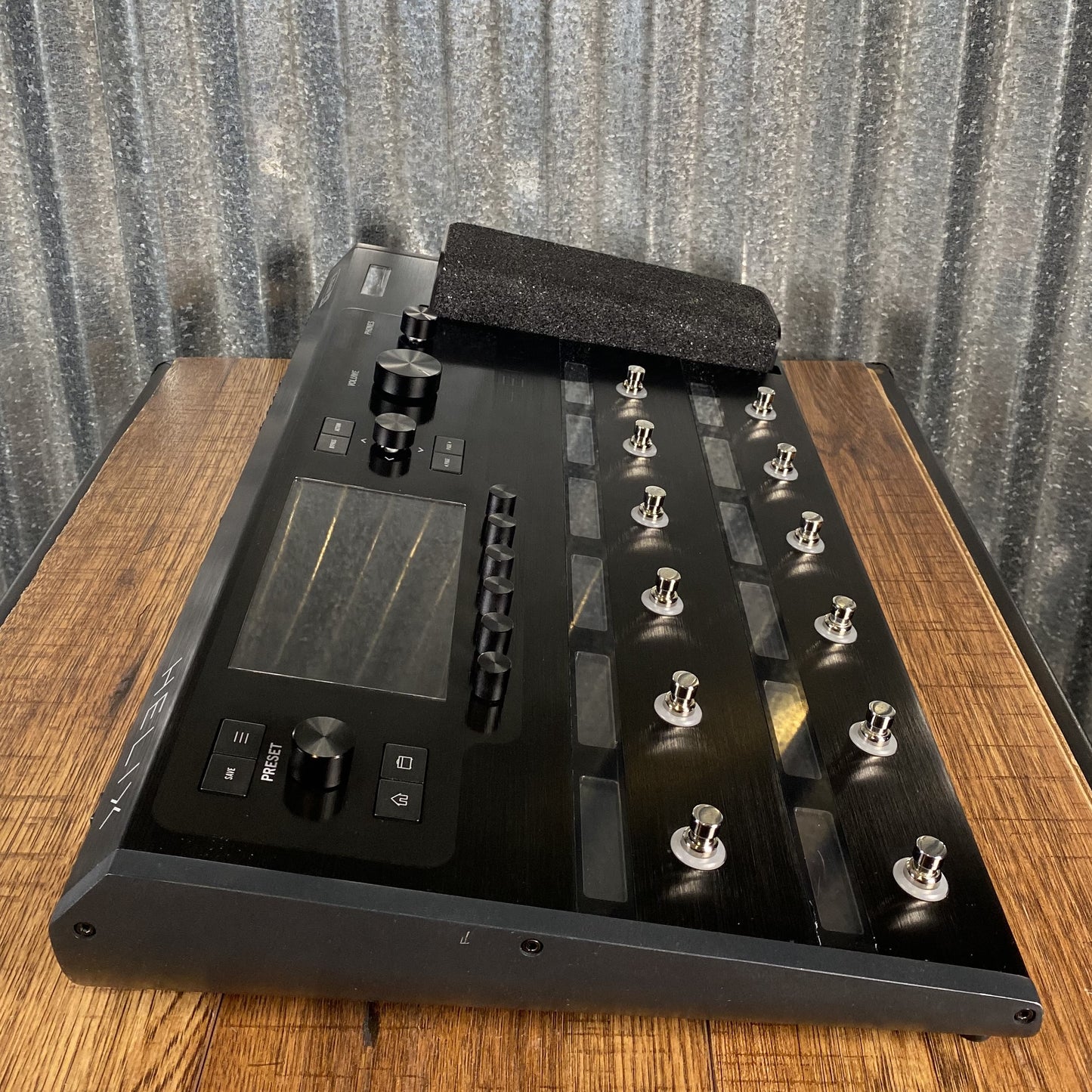 Line 6 Helix Floor Guitar & Bass Multi Effect Pedal Used