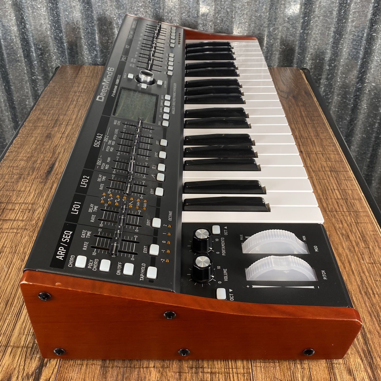 Behringer Deepmind 6 Voice Polyphonic Keyboard Synthesizer Used