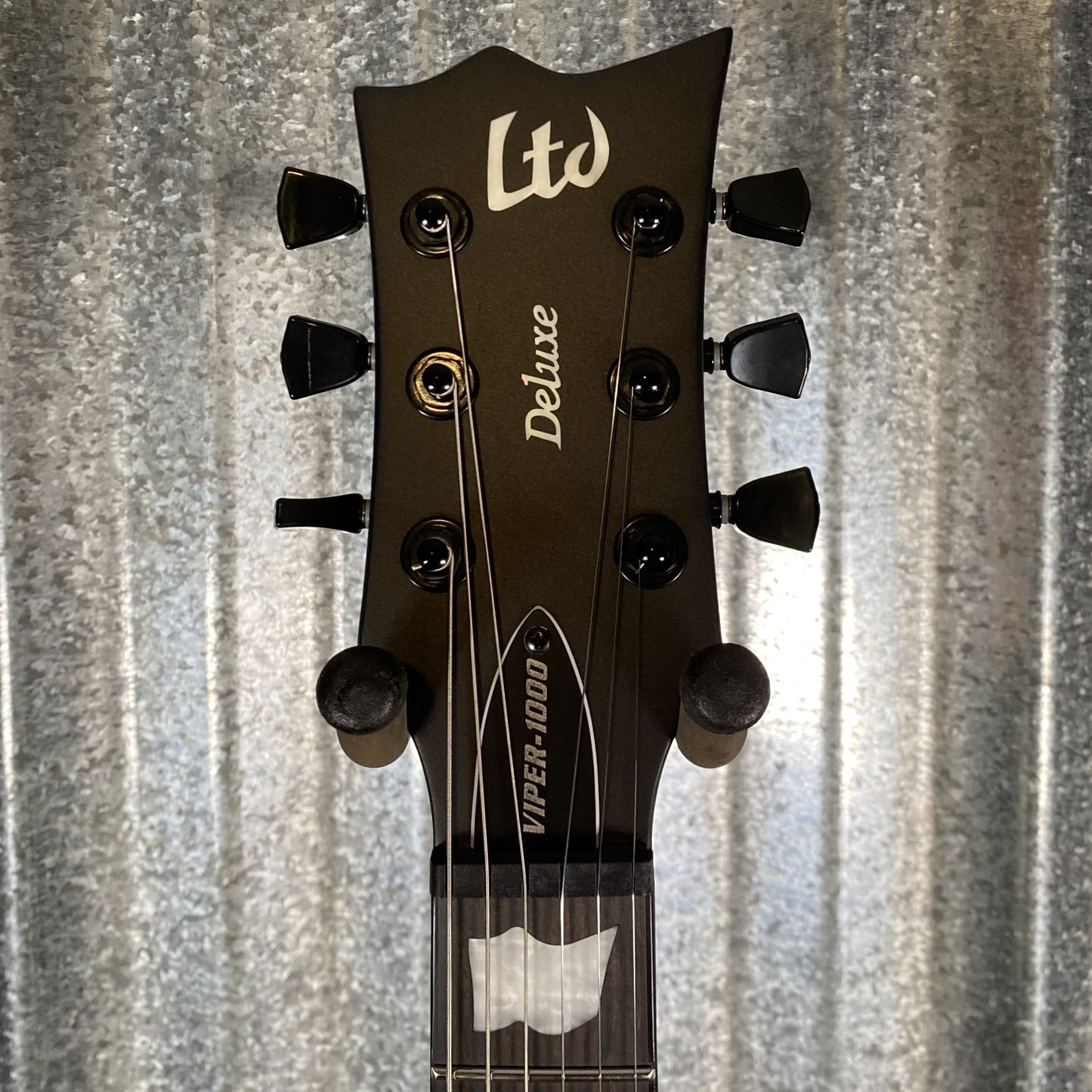ESP LTD Viper-1000 Evertune Charcoal Metallic Satin EMG Guitar LVIPER1000ETCHMS #1018 Used