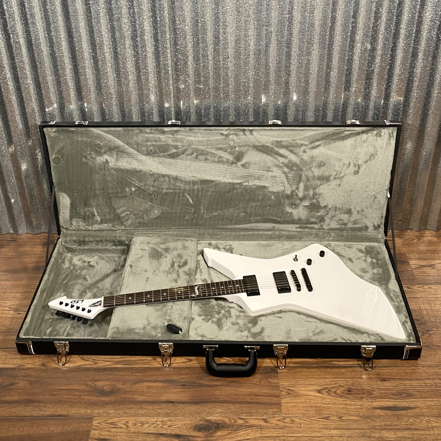 ESP LTD James Hetfield Snakebyte Snow White EMG Guitar & Case LSNAKEBYTESW #0048 Used