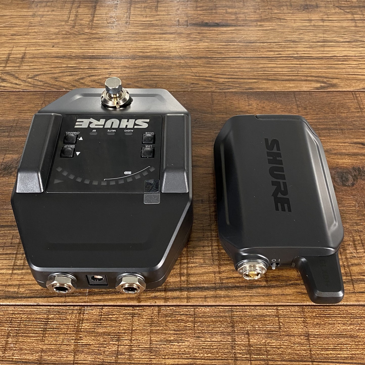 Shure GLXD16+ Plus Digital Wireless Guitar Pedalboard System GLXD16PLUS-Z3