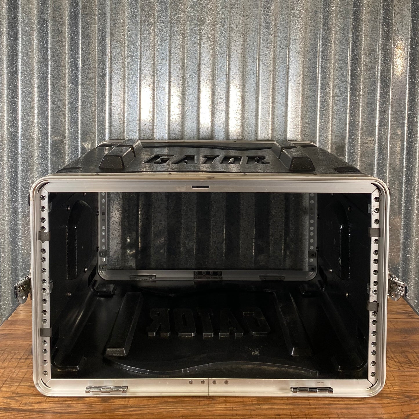Gator GR-6L 6 Space Standard Locking Molded ABS Rack Case Used
