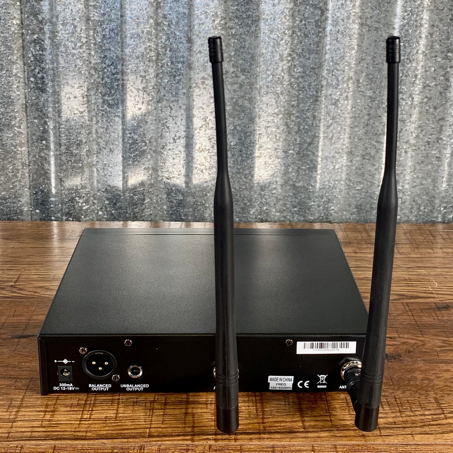 CAD Audio WX3000 UHF Wireless Cardioid Dynamic Handheld Microphone System D90 Demo