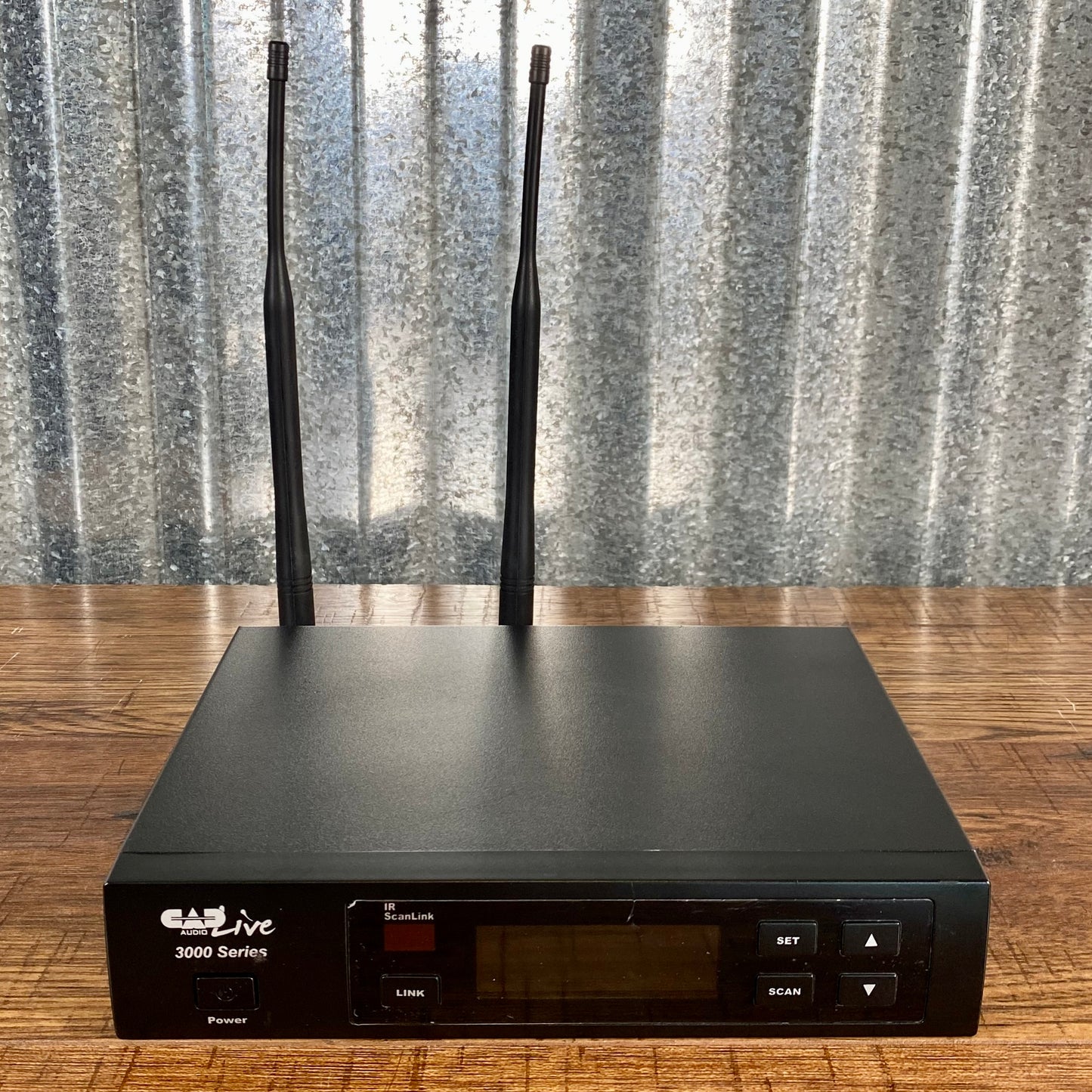 CAD Audio WX3000 UHF Wireless Cardioid Dynamic Handheld Microphone System D90 Demo
