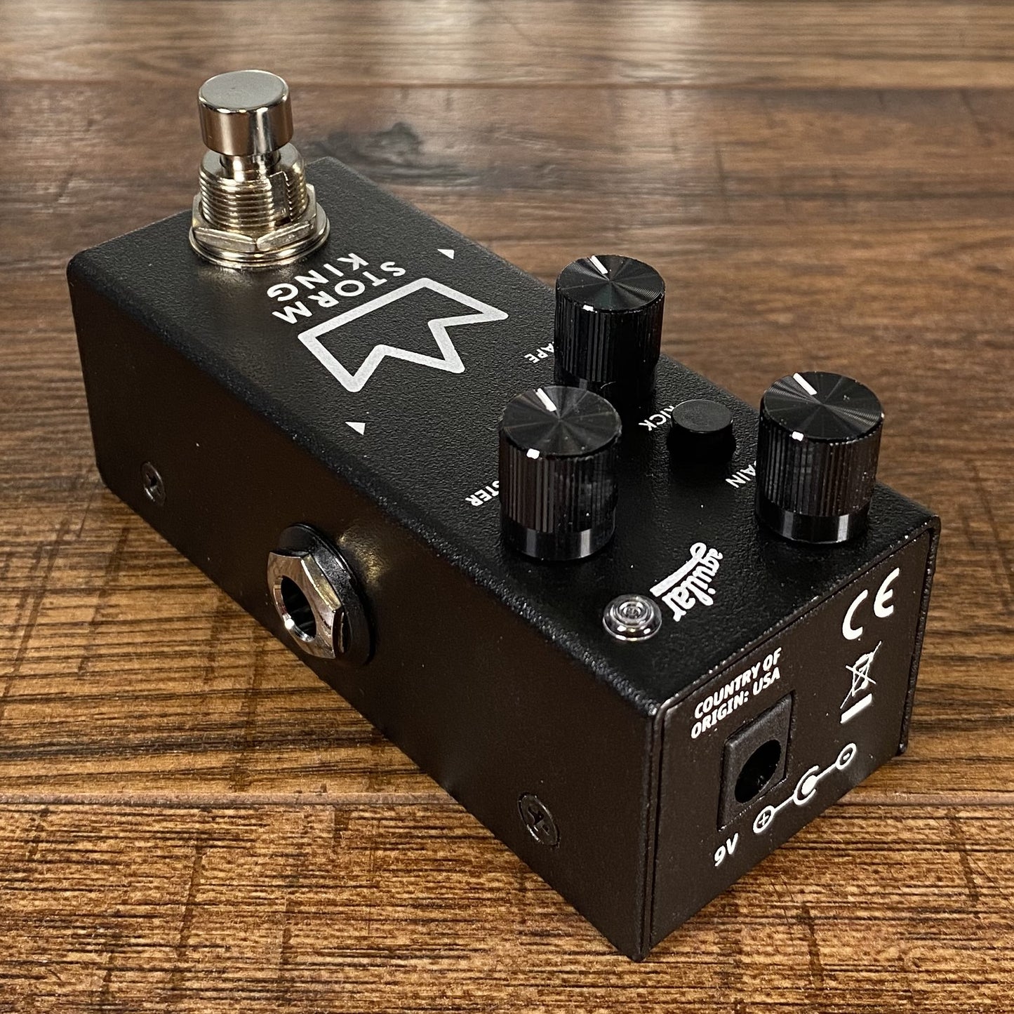 Aguilar Storm King Bass Distortion Fuzz Effect Pedal Demo