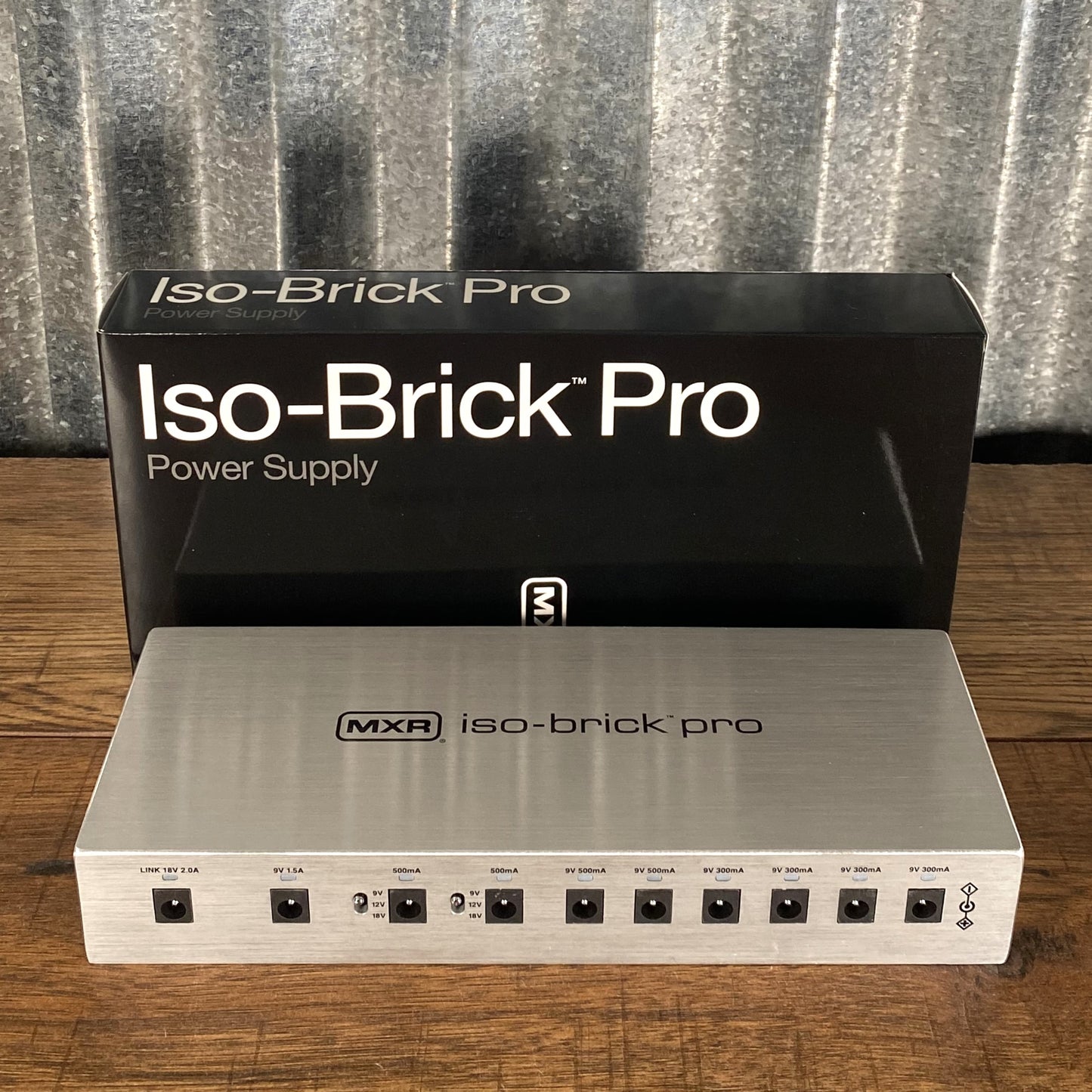 Dunlop MXR M242 ISO Brick Pro 9 Output Isolated Guitar Pedalboard Effect Pedal Power Supply Demo