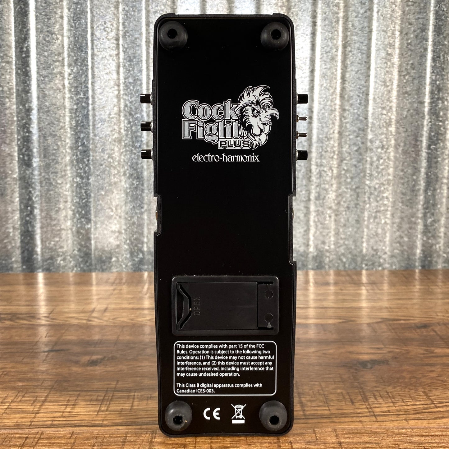 Electro-Harmonix EHX Cock Fight Plus Talking Wah Guitar Effect Pedal Cockfight Demo