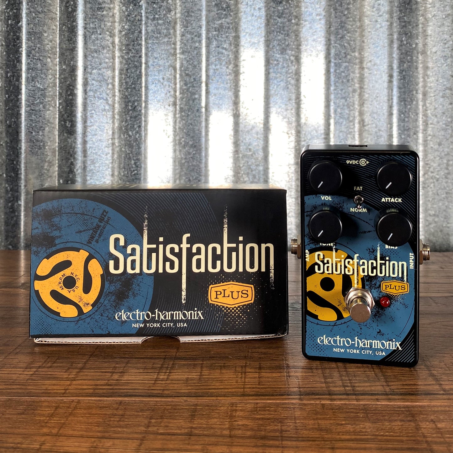 Electro-Harmonix EHX Satisfaction Plus Vintage Fuzz Guitar Effect Pedal Demo