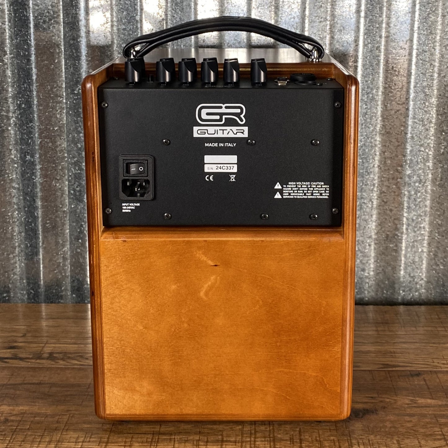 GR Guitar WD Acoustic 5 80 Watt 1x5 2 Channel with Effects Guitar Amplifier Combo Wood Demo