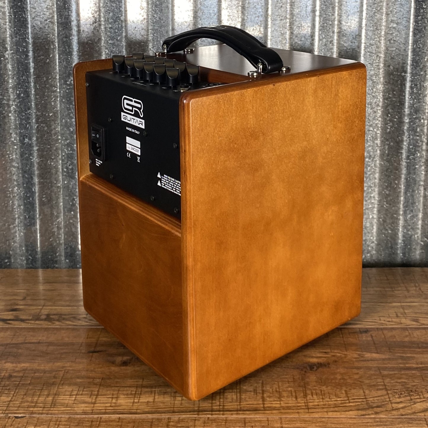 GR Guitar WD Acoustic 5 80 Watt 1x5 2 Channel with Effects Guitar Amplifier Combo Wood Demo