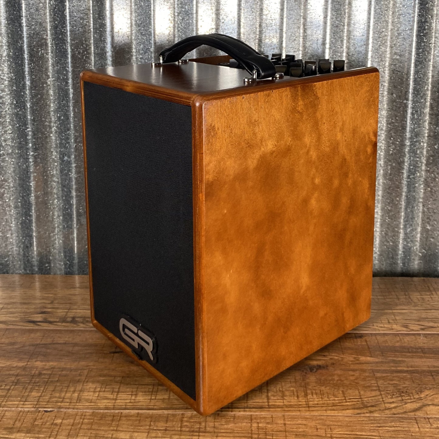 GR Guitar WD Acoustic 6 120 Watt 1x6 3 Channel with Effects Guitar Amplifier Combo Wood Demo