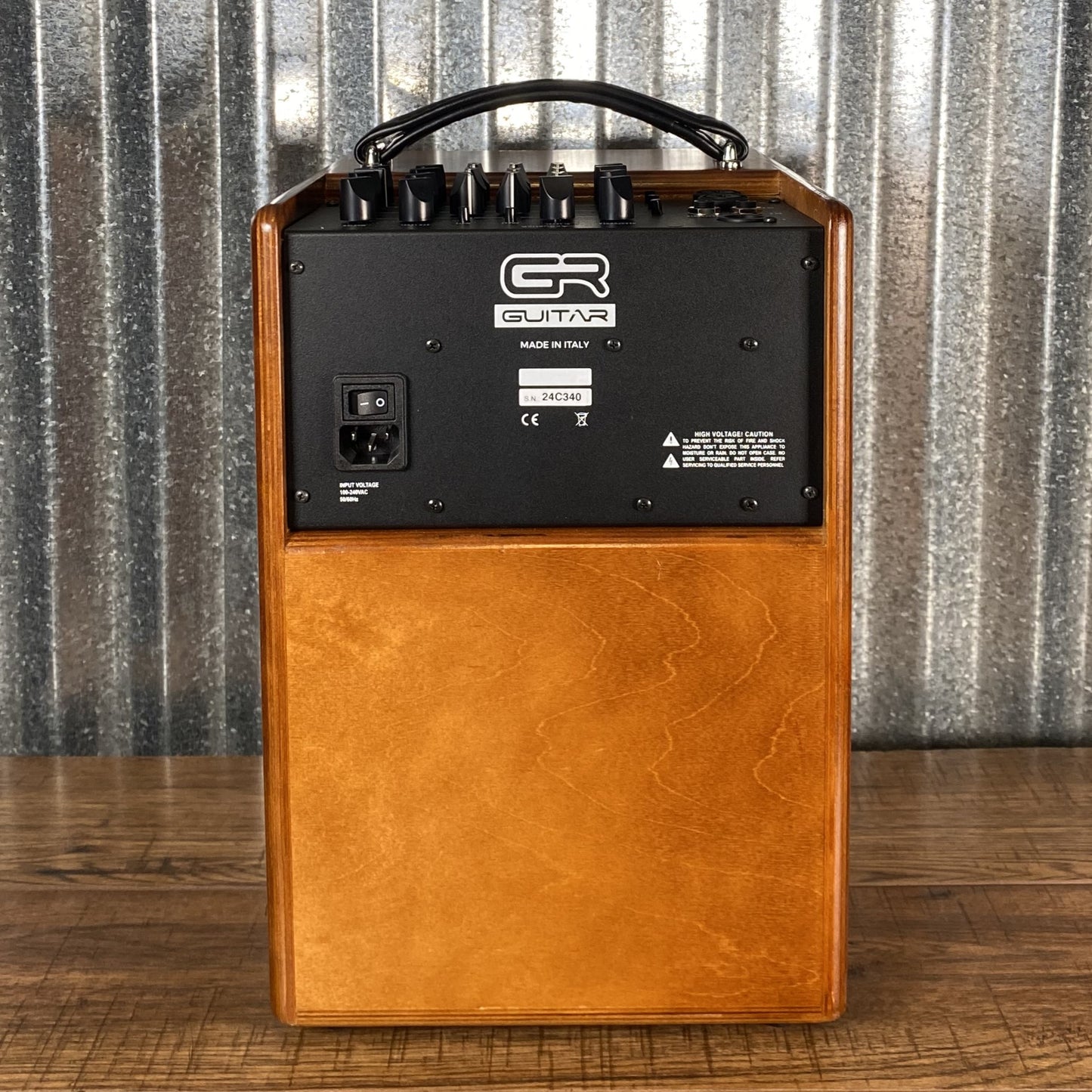 GR Guitar WD Acoustic 6 120 Watt 1x6 3 Channel with Effects Guitar Amplifier Combo Wood Demo