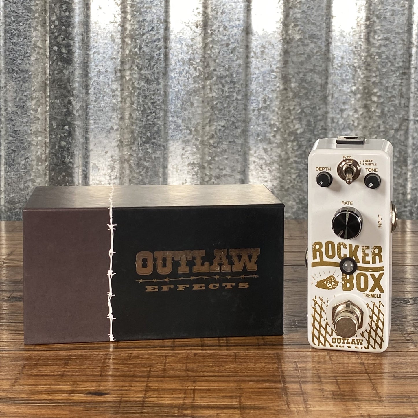 Outlaw Effects Rocker Box Tremolo Guitar Effect Pedal Demo