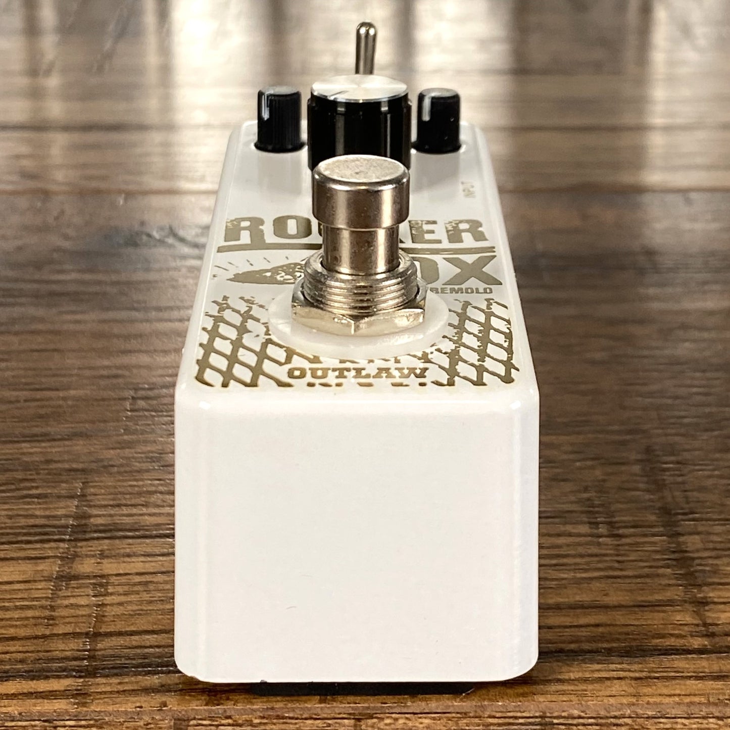 Outlaw Effects Rocker Box Tremolo Guitar Effect Pedal Demo