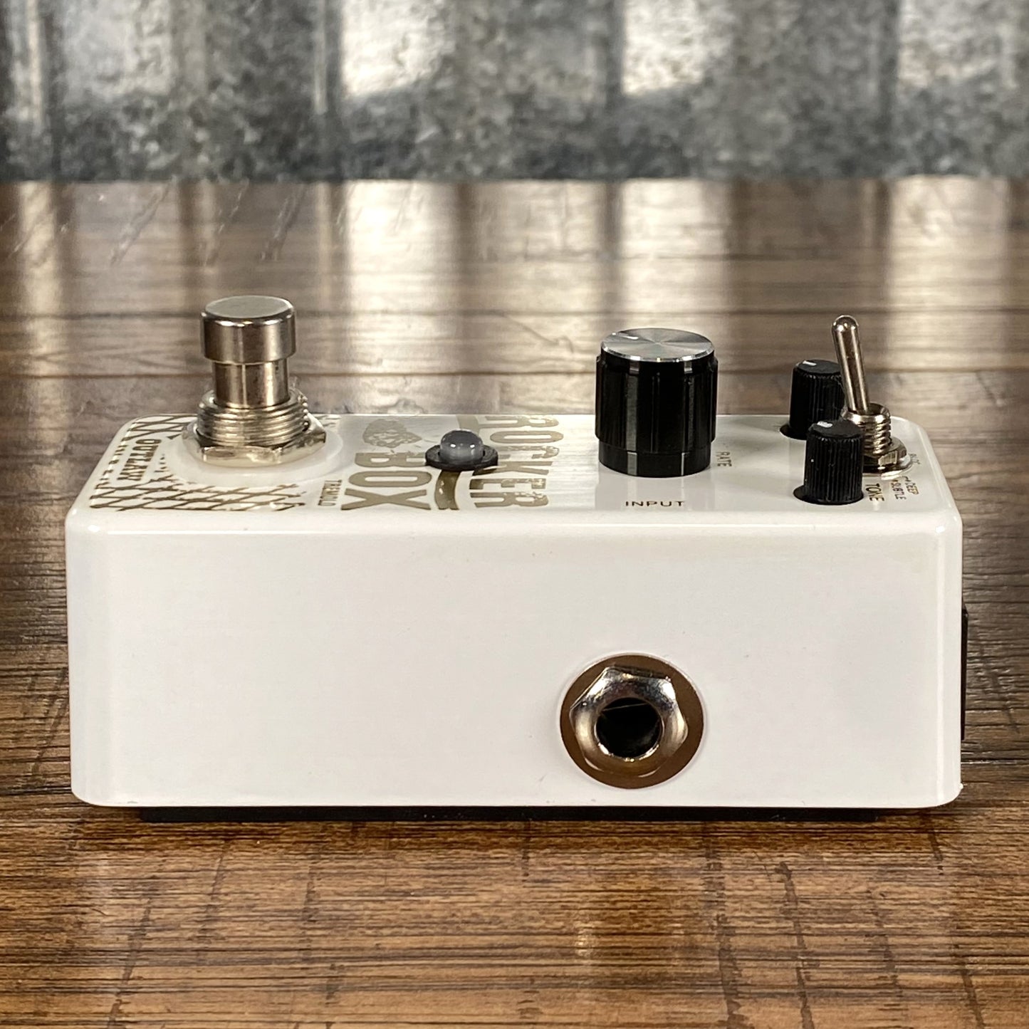 Outlaw Effects Rocker Box Tremolo Guitar Effect Pedal Demo