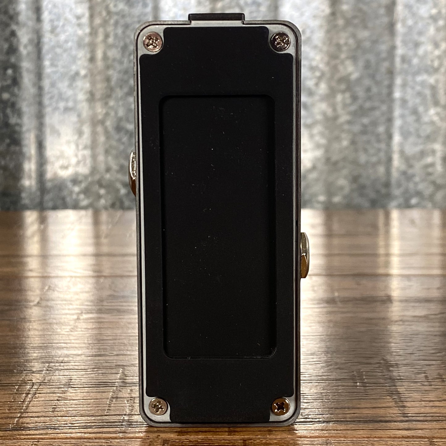 Outlaw Effects Six Shooter II Chromatic Tuner Guitar Effect Pedal Demo