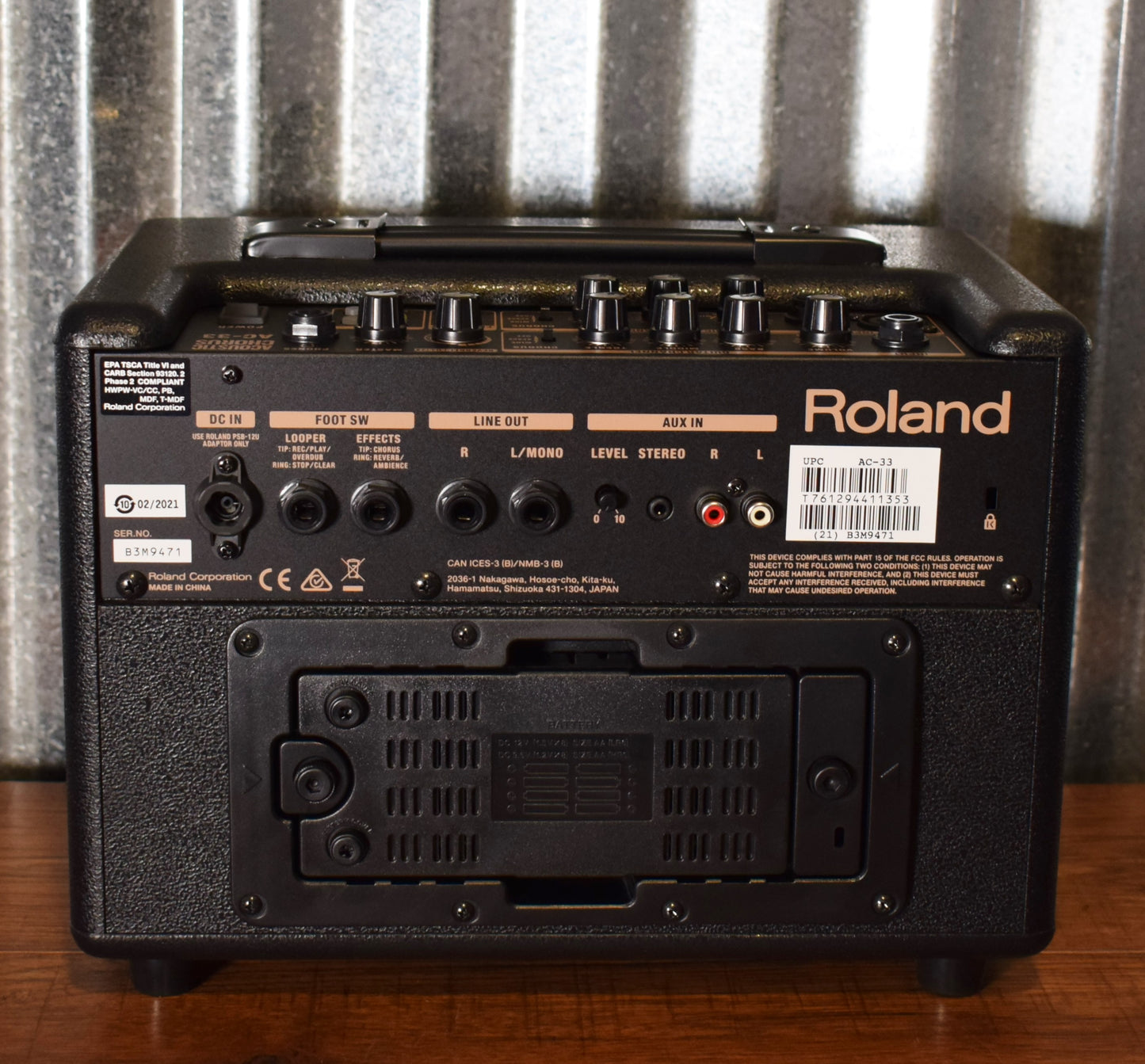 Roland AC-33 30 Watt 2x5' Chorus Acoustic Guitar Amplifier Demo