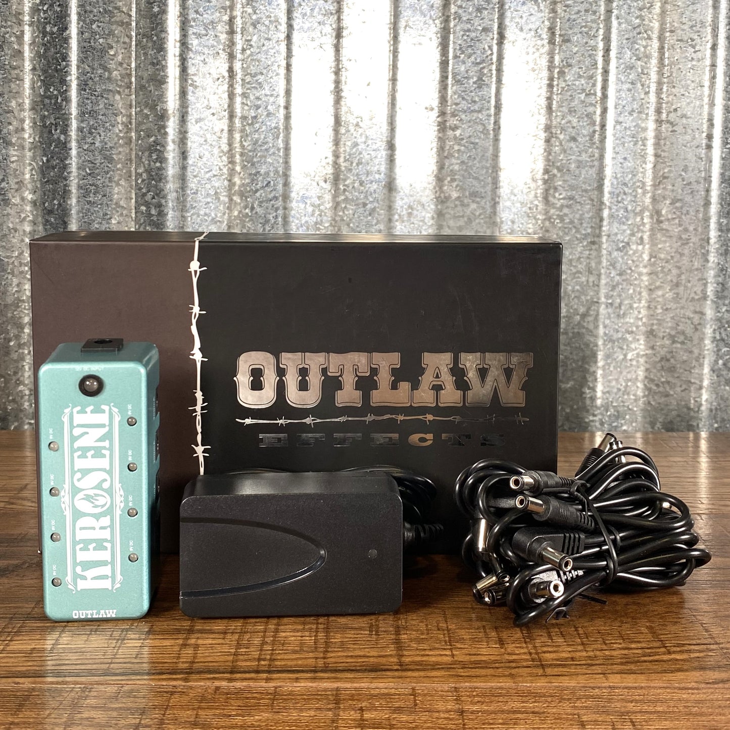 Outlaw Effects Kerosene Mini Pedalboard Power Supply & Cables Guitar Effect Pedal