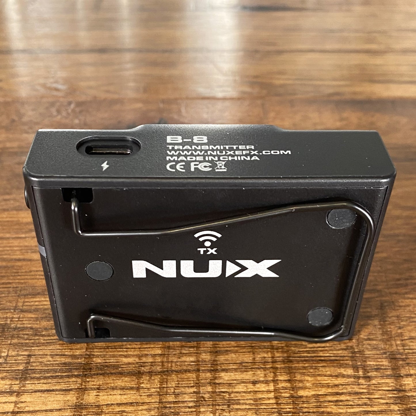 NUX B-8 Rechargeable Wireless Guitar System Effect Loop DI Chromatic Tuner & Boost
