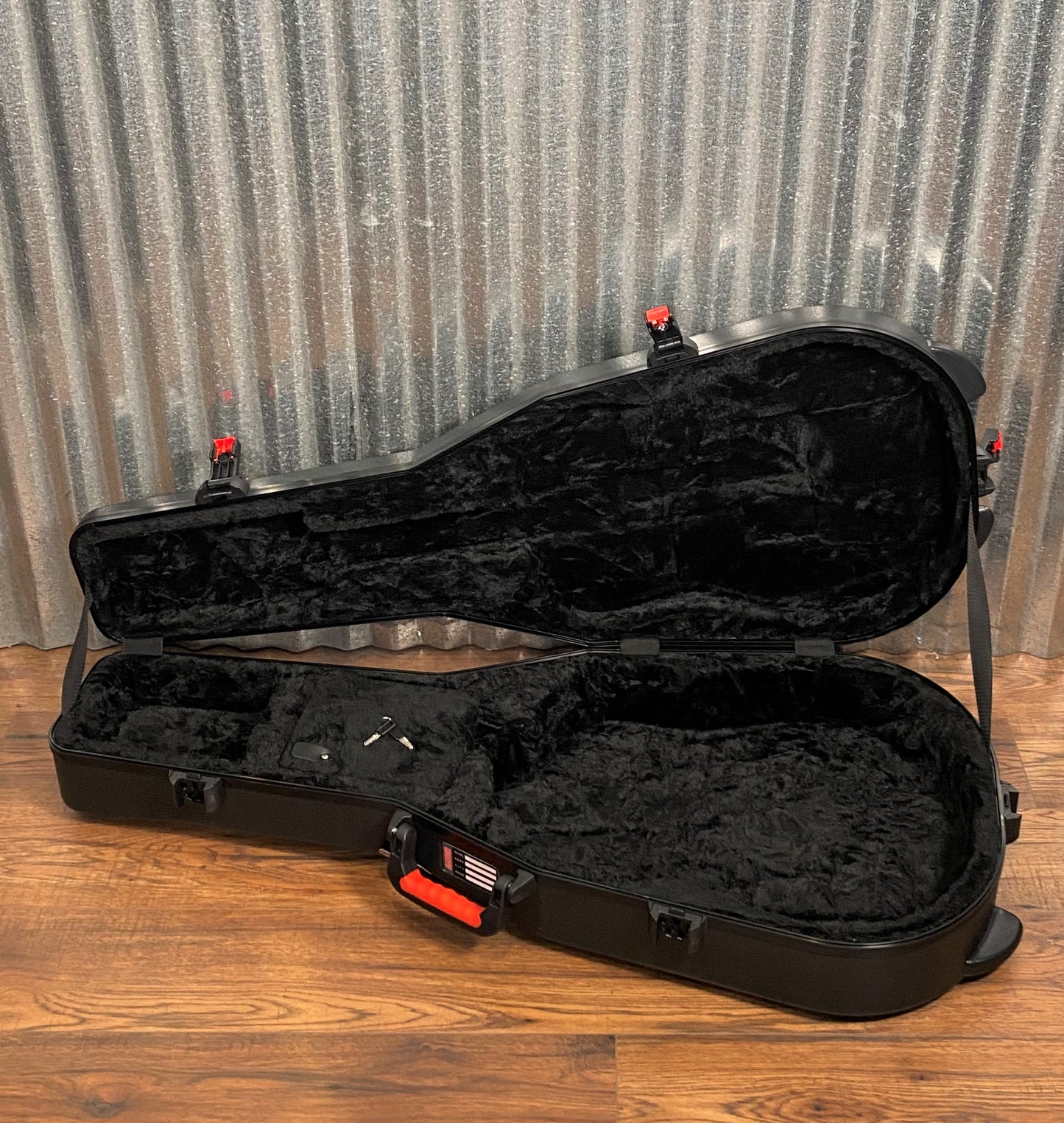 Gator GTSA-GTRDREAD TSA ATA Molded Dreadnaught Acoustic Guitar Hardshell Case