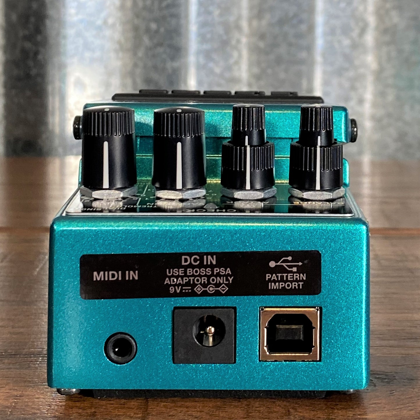 Boss SL-2 Slicer Rhythmic Vibrato Tremolo Guitar Effect Pedal