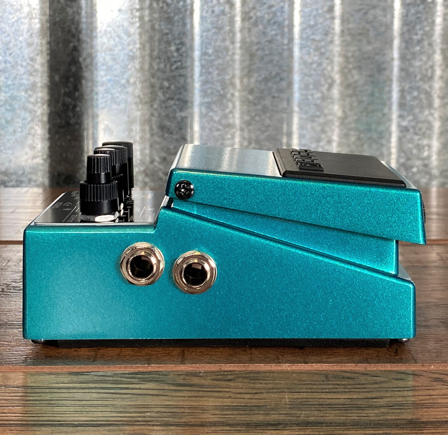 Boss SL-2 Slicer Rhythmic Vibrato Tremolo Guitar Effect Pedal