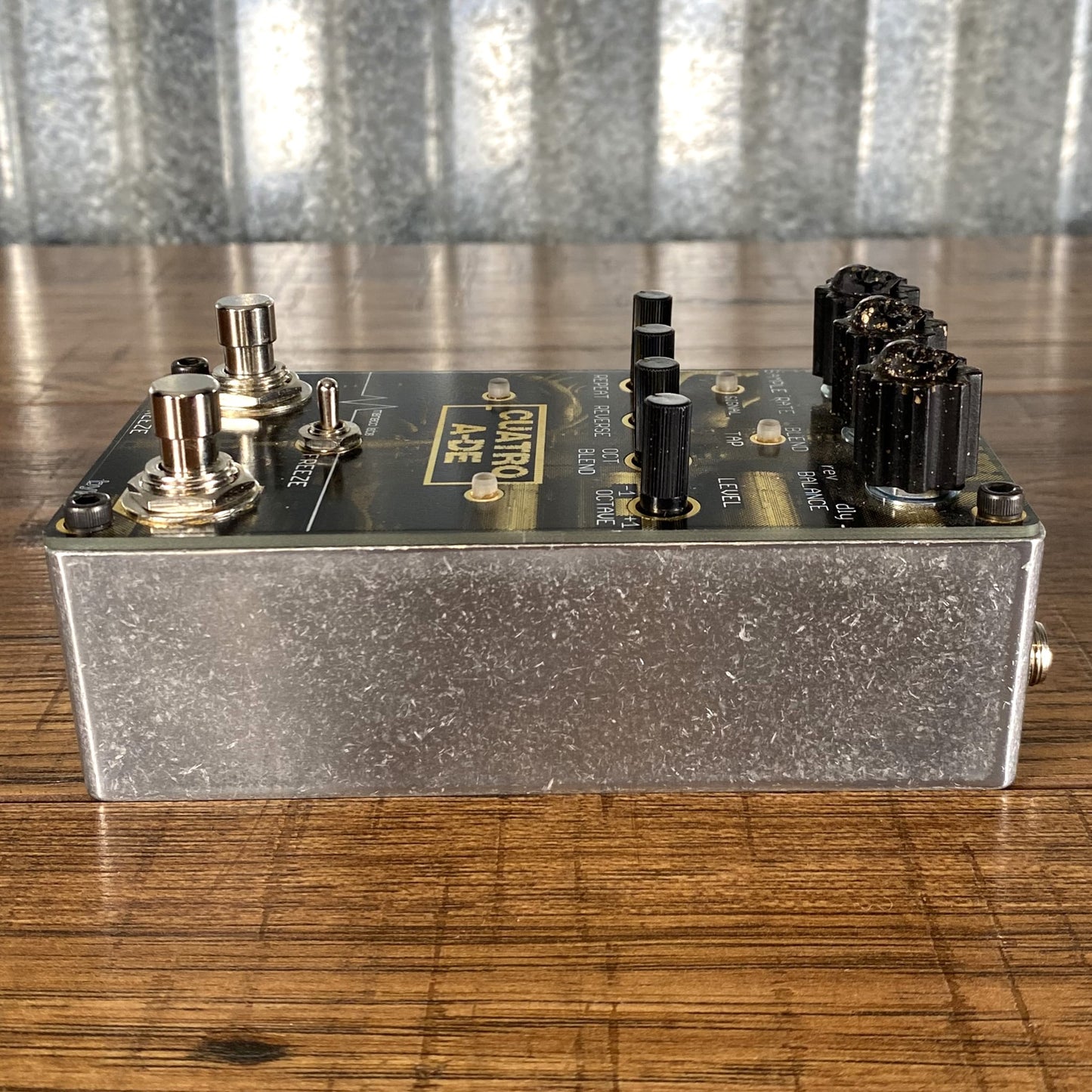 Manecolabs Cuatro A-DE 4AD Delay Freeze Reverse Pitch Guitar Effect Pedal Used