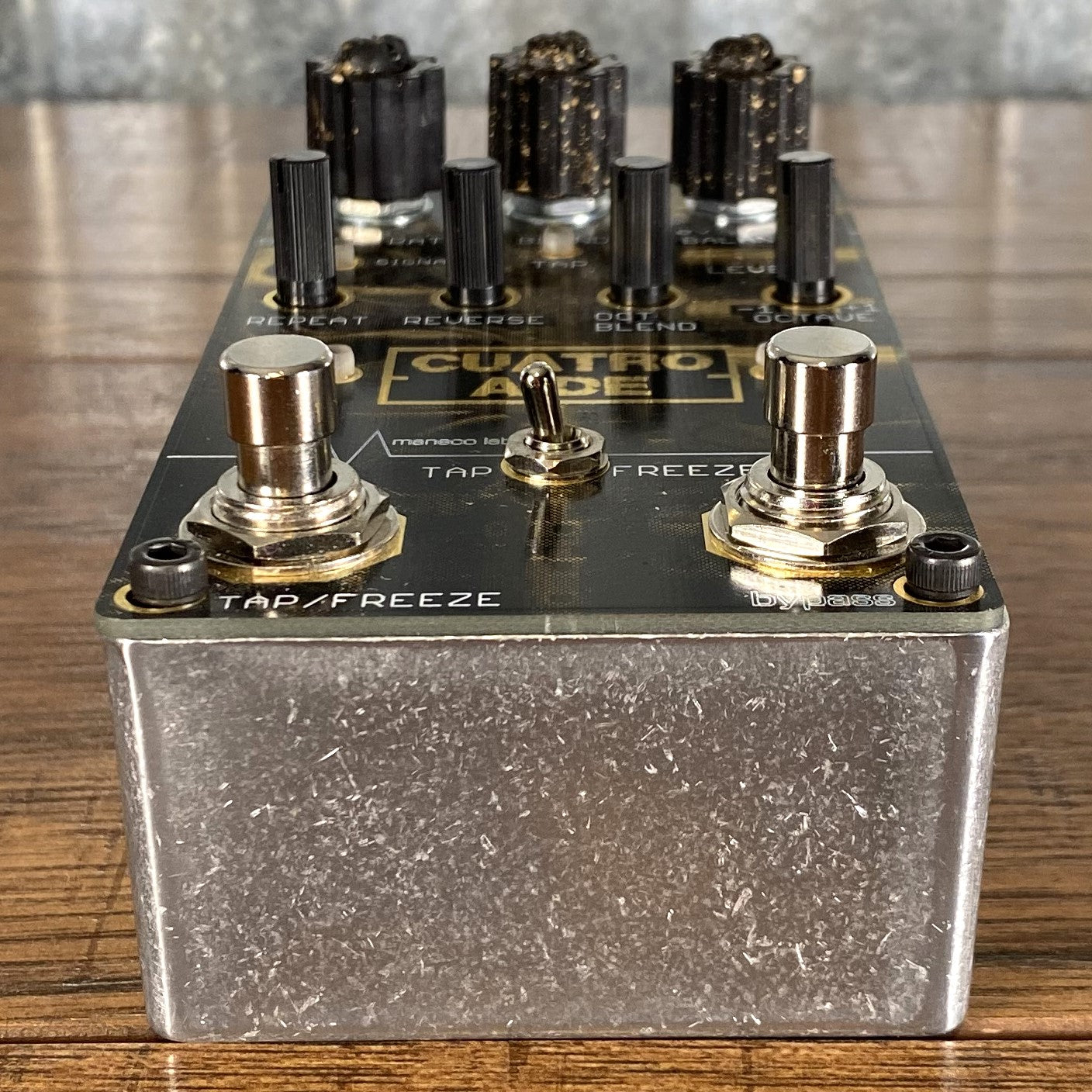 Manecolabs Cuatro A-DE 4AD Delay Freeze Reverse Pitch Guitar Effect Pedal Used