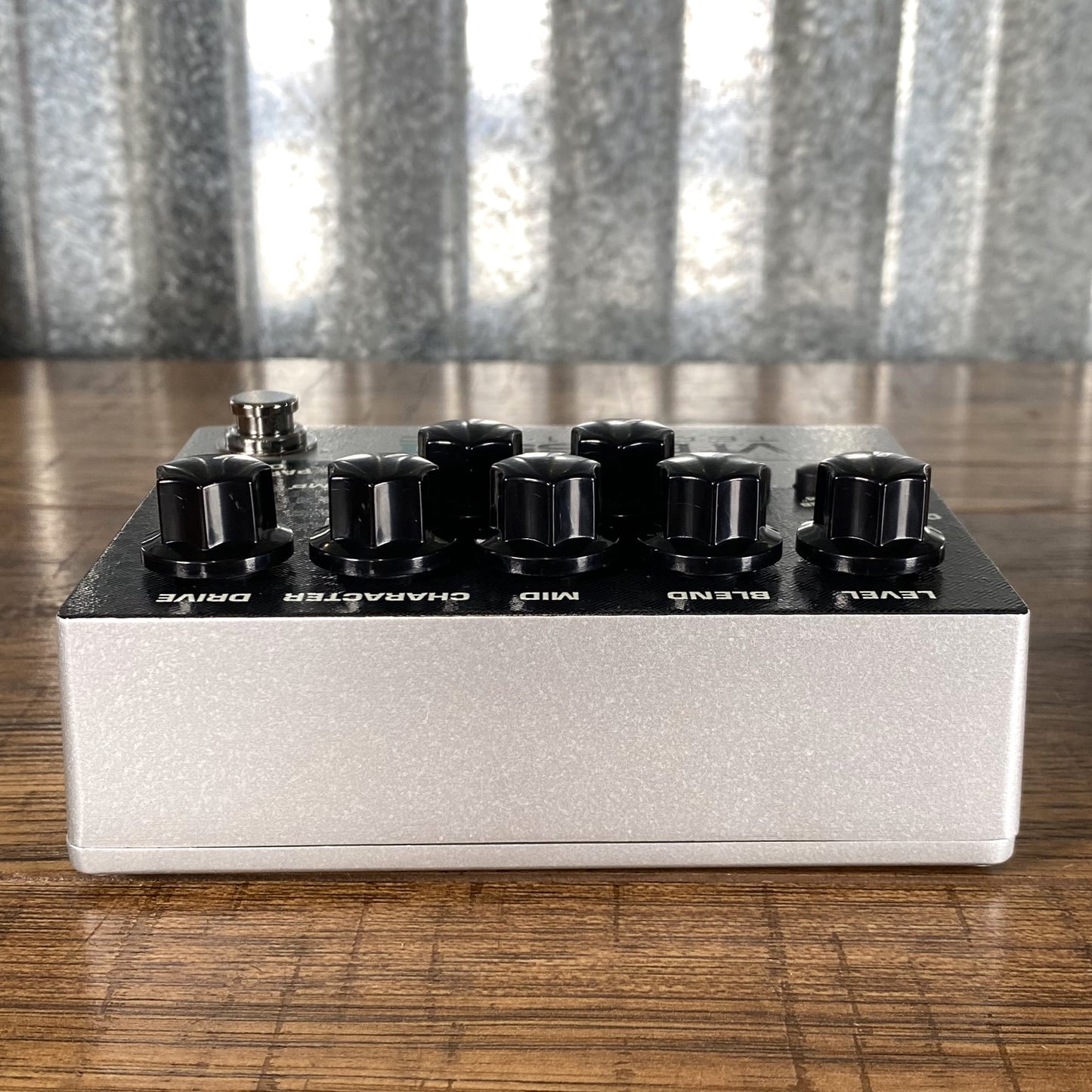 Tech 21 NYC SansAmp Character Series VT Bass Preamp DI Effect Pedal CS-VTB-DI