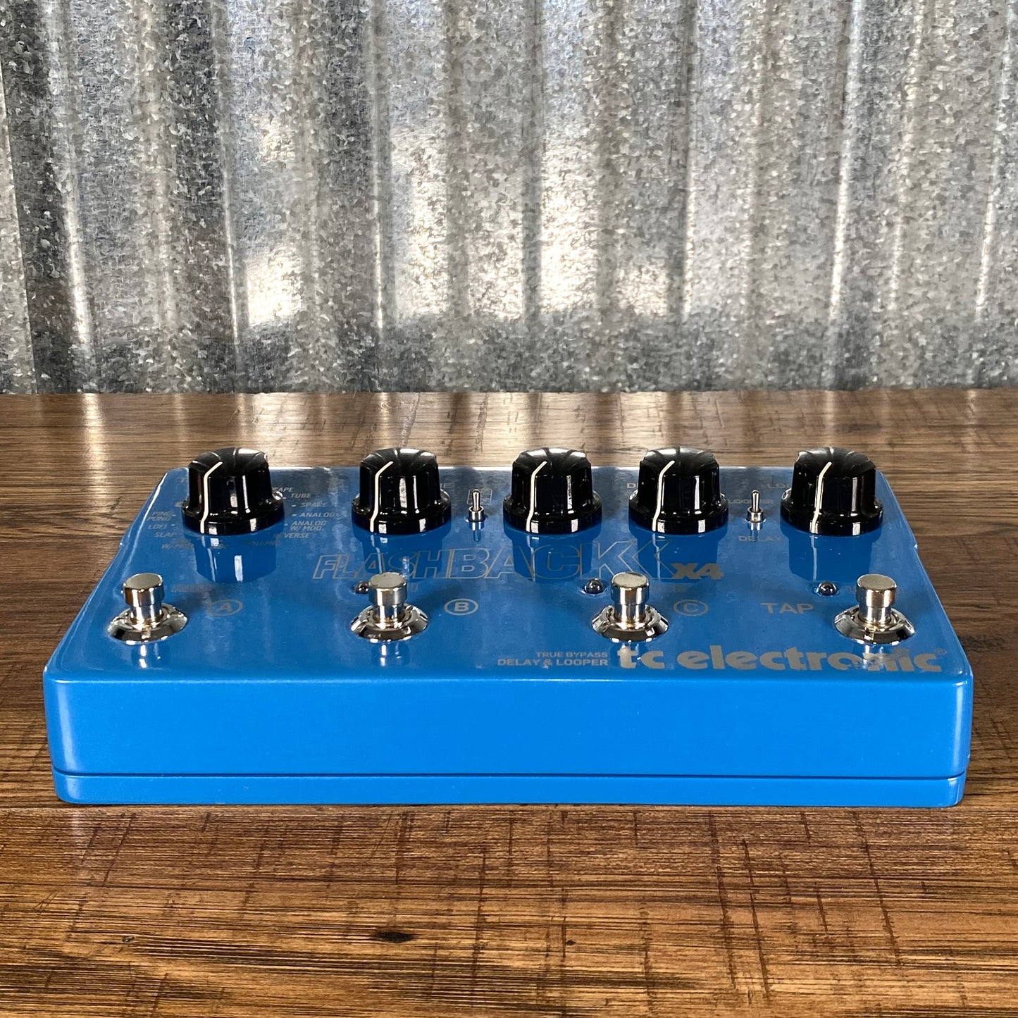 TC Electronic Flashback X4 Delay Looper Guitar Bass Effect Pedal Used