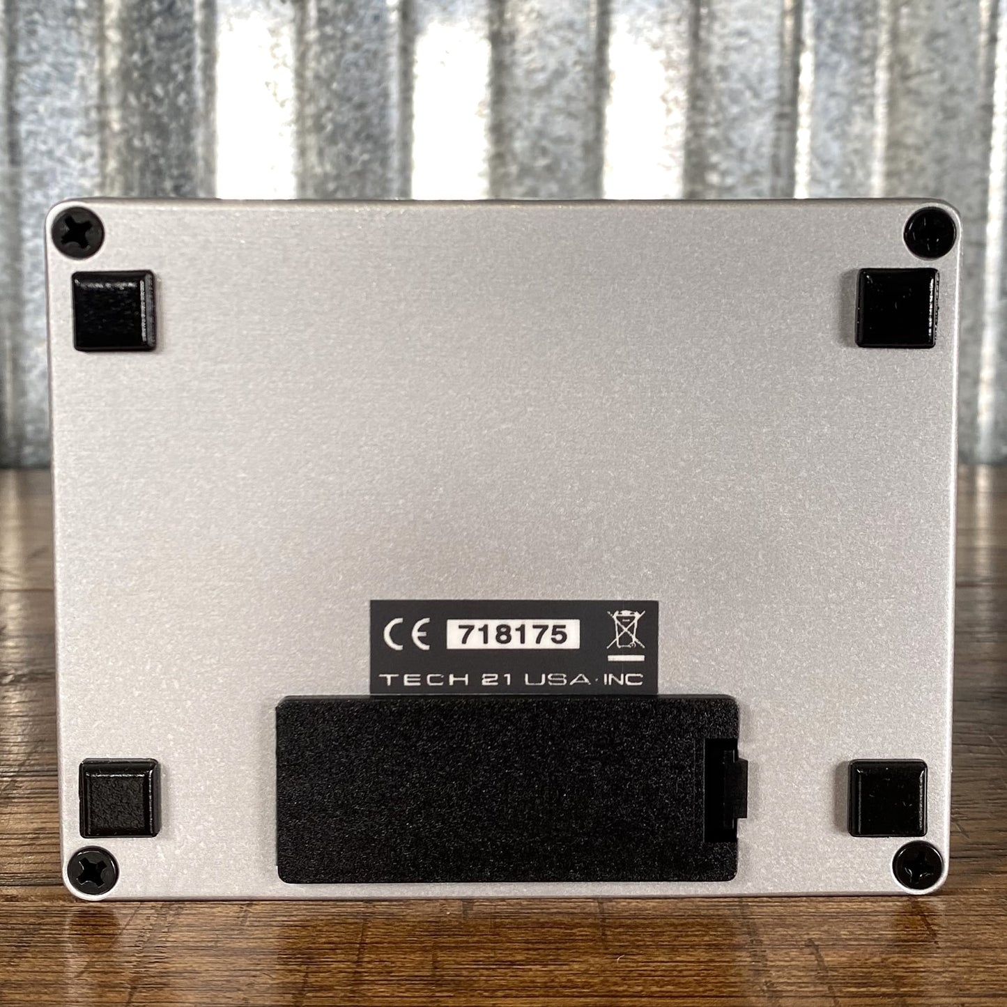 Tech 21 NYC SansAmp Character Series VT Bass Preamp DI Effect Pedal CS-VTB-DI