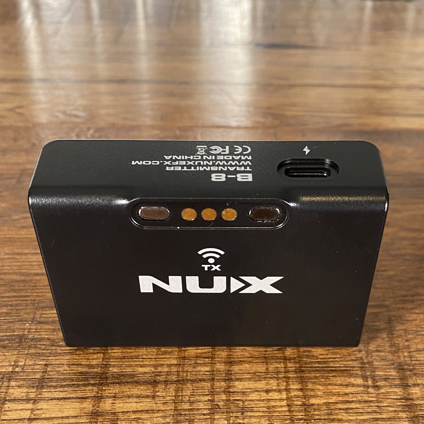 NUX B-8 Rechargeable Wireless Guitar System Effect Loop DI Chromatic Tuner & Boost