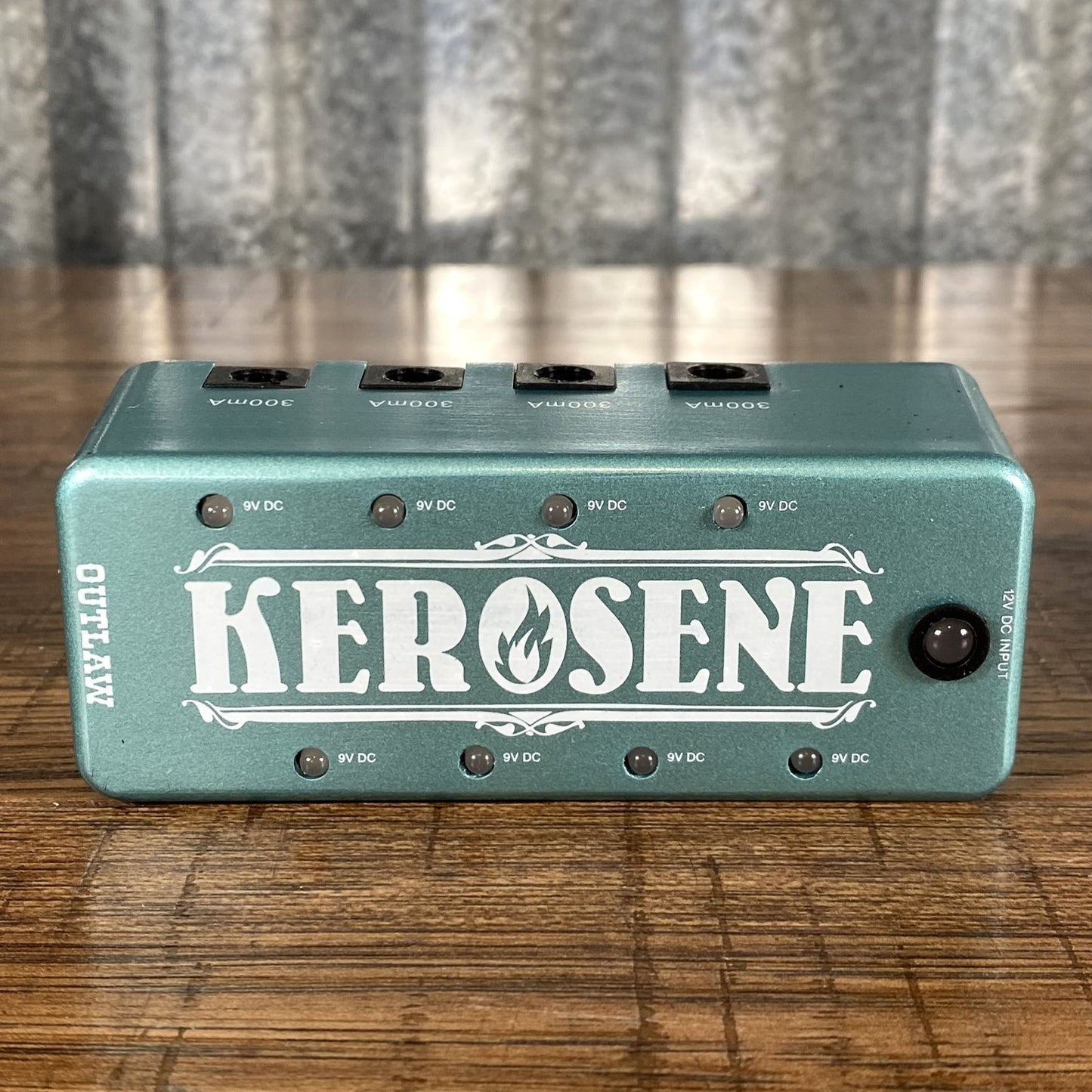 Outlaw Effects Kerosene Mini Pedalboard Power Supply & Cables Guitar Effect Pedal