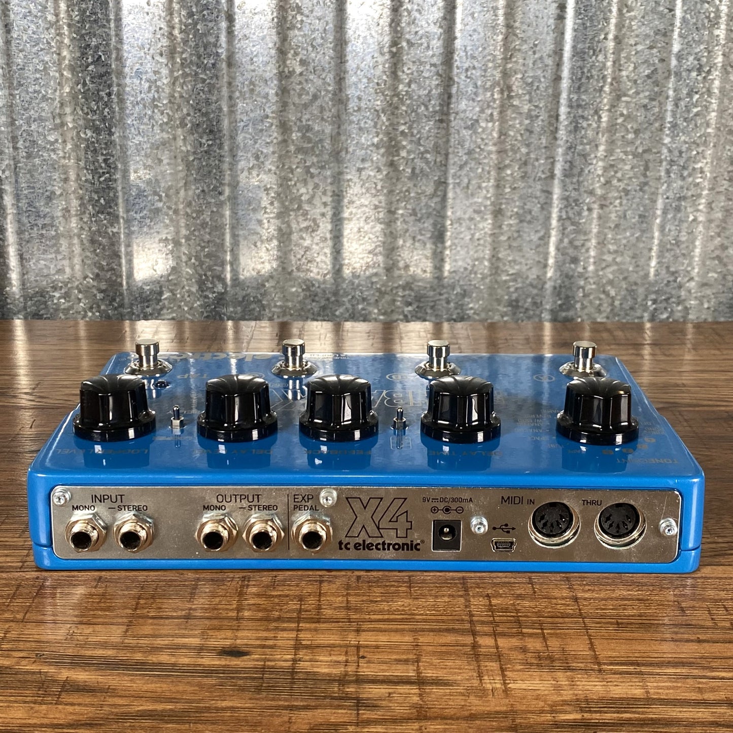 TC Electronic Flashback X4 Delay Looper Guitar Bass Effect Pedal Used