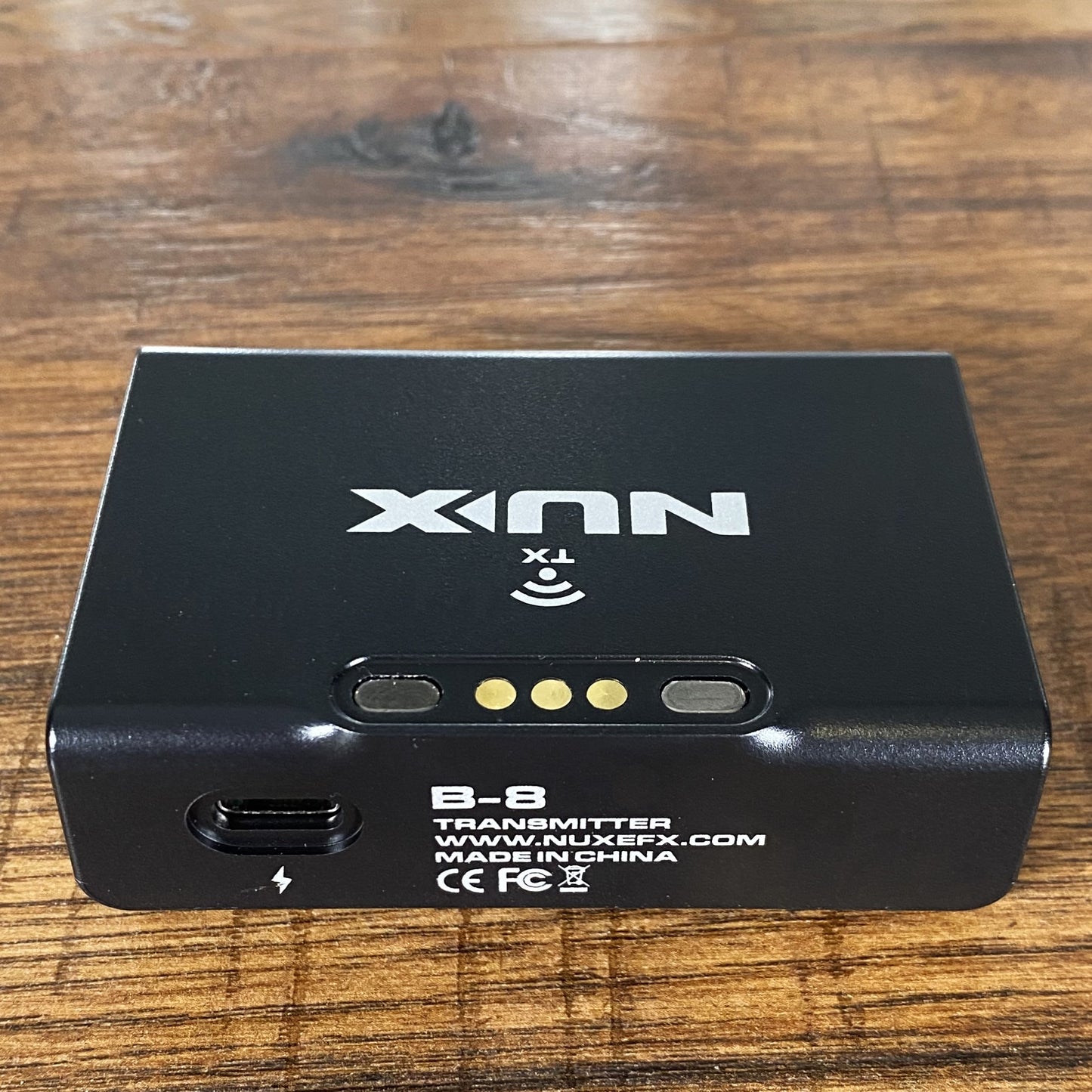 NUX B-8 Rechargeable Wireless Guitar System Effect Loop DI Chromatic Tuner & Boost