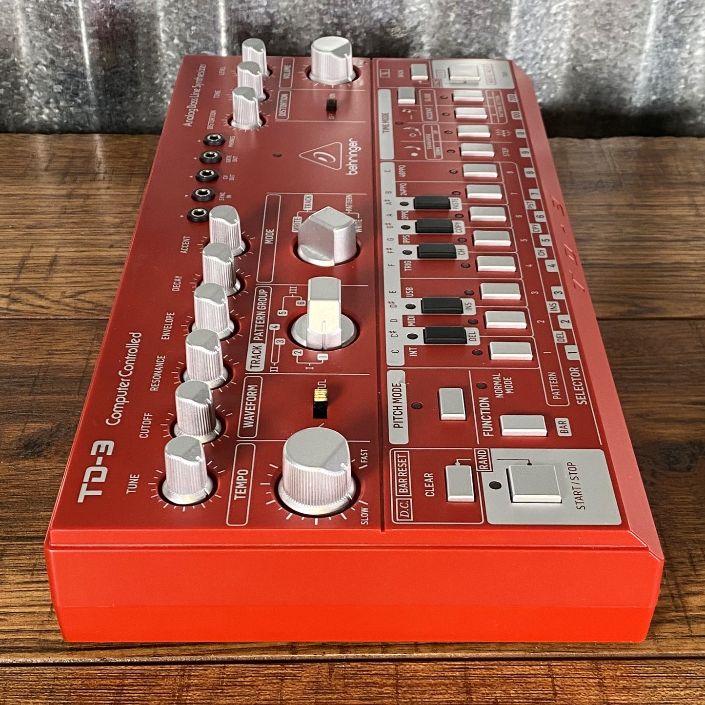 Behringer TD-3-RD Analog Bass Line Synthesizer Red Used