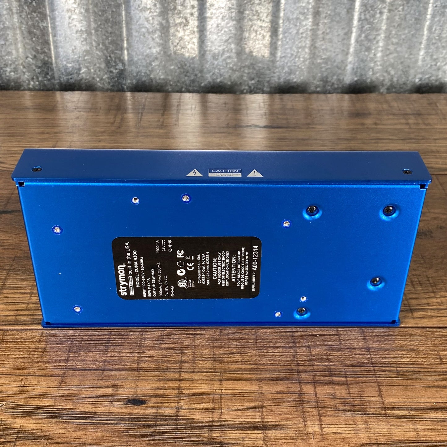 Strymon Zuma R300 Guitar Effect Pedal Power Supply Demo