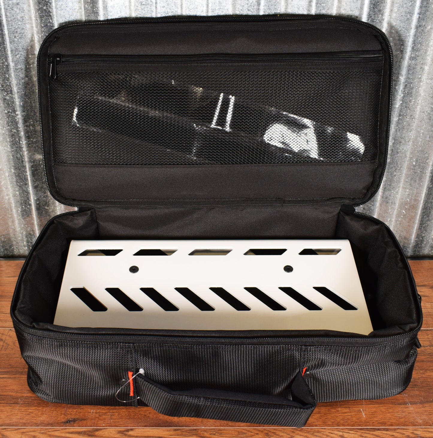 Gator GPB-LAK-WH Small Aluminum Guitar Effect Pedalboard & Bag White