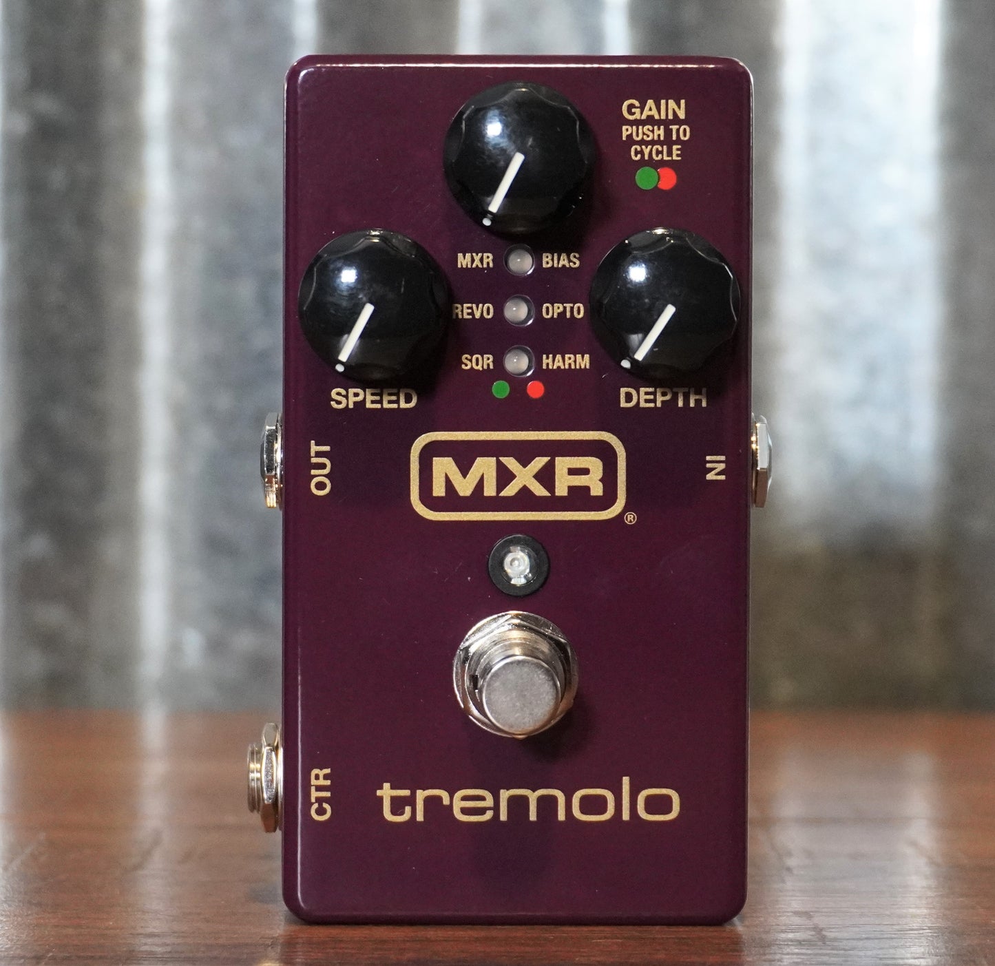 Dunlop MXR M305 Tremolo Guitar Effect Pedal Demo