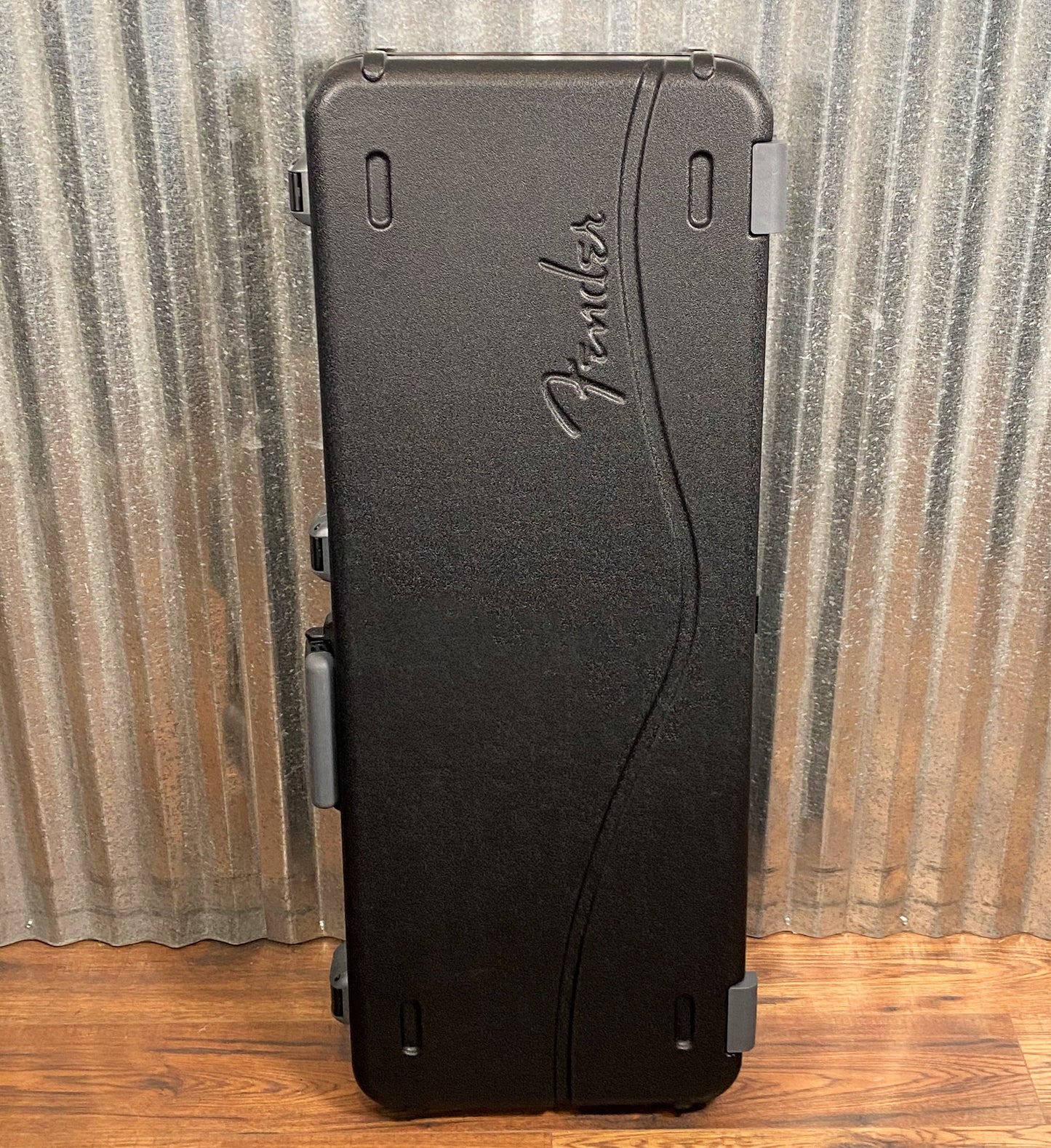 Fender Deluxe Molded Hardshell Stratocaster & Telecaster Electric Guitar Case Used