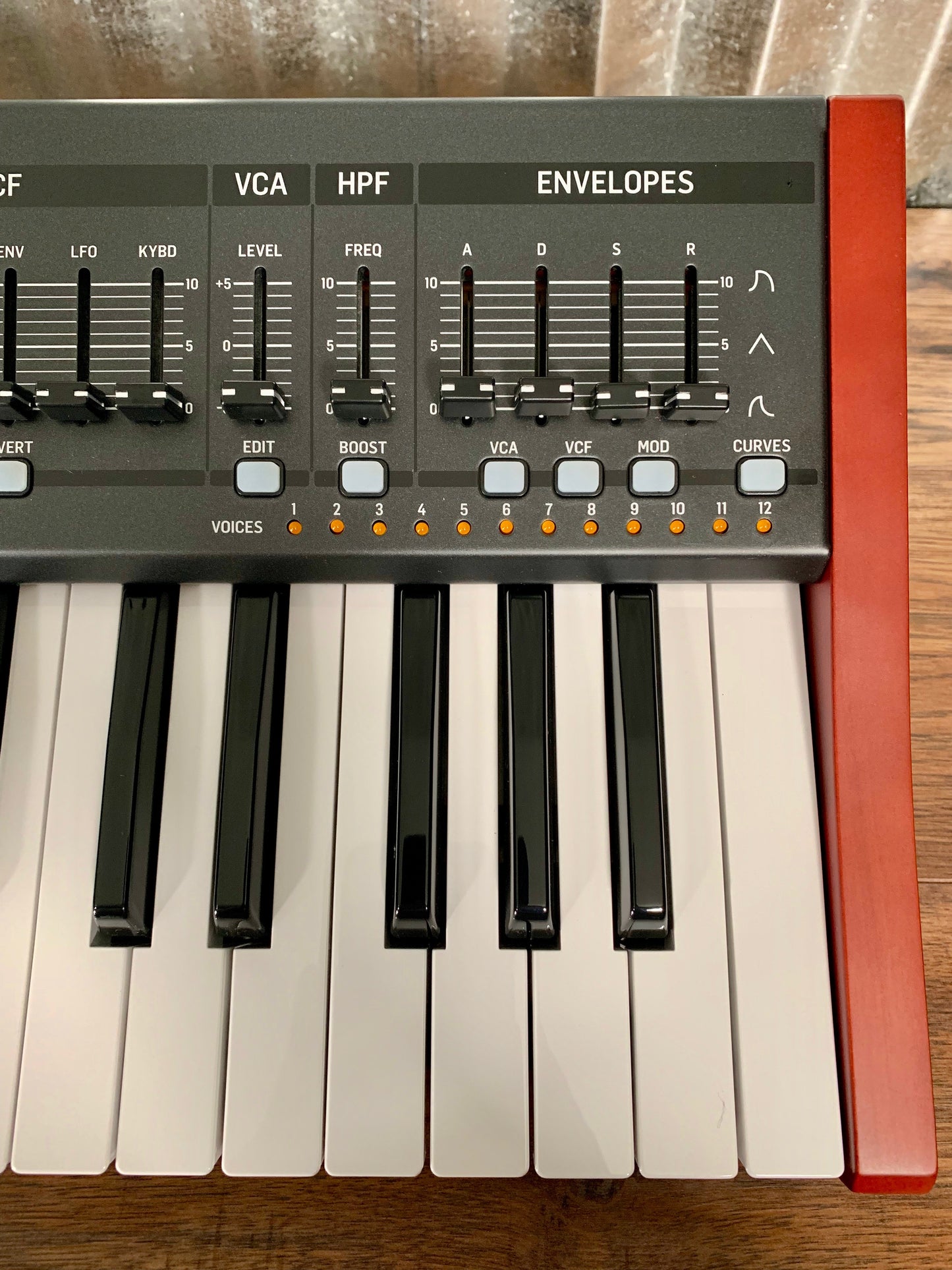 Behringer Deepmind 12 Voice Polyphonic Keyboard Synthesizer Demo