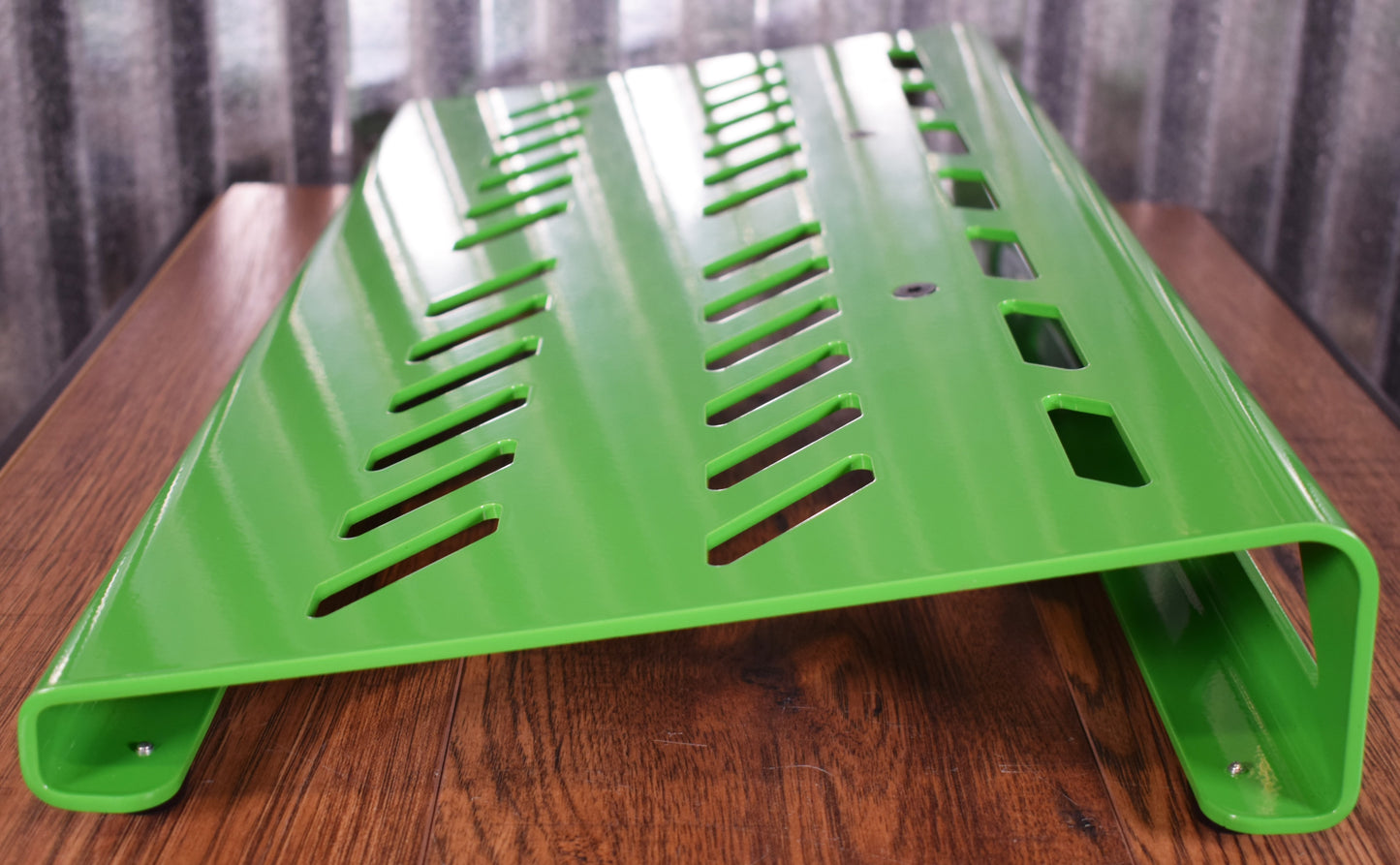 Gator GPB-BAK-GR Aluminum Guitar Effect Pedalboard & Bag Screamer Green