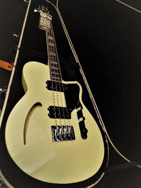Reverend Guitars Dub King 4 String Semi Hollow Bass Guitar Cream & Case
