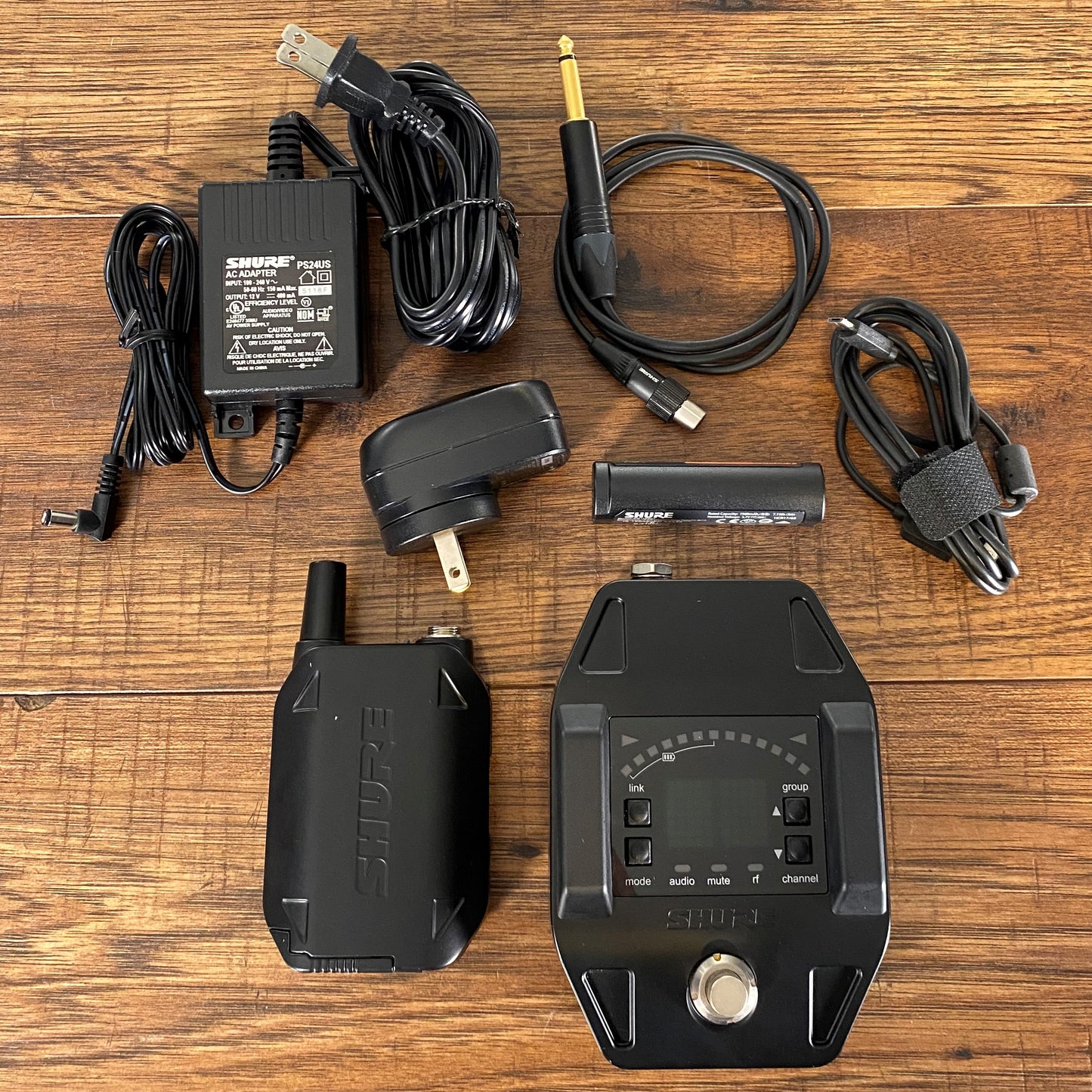 Shure GLXD16 Digital Guitar Wireless Pedal & Body Pack System GLXD16-Z2 Used